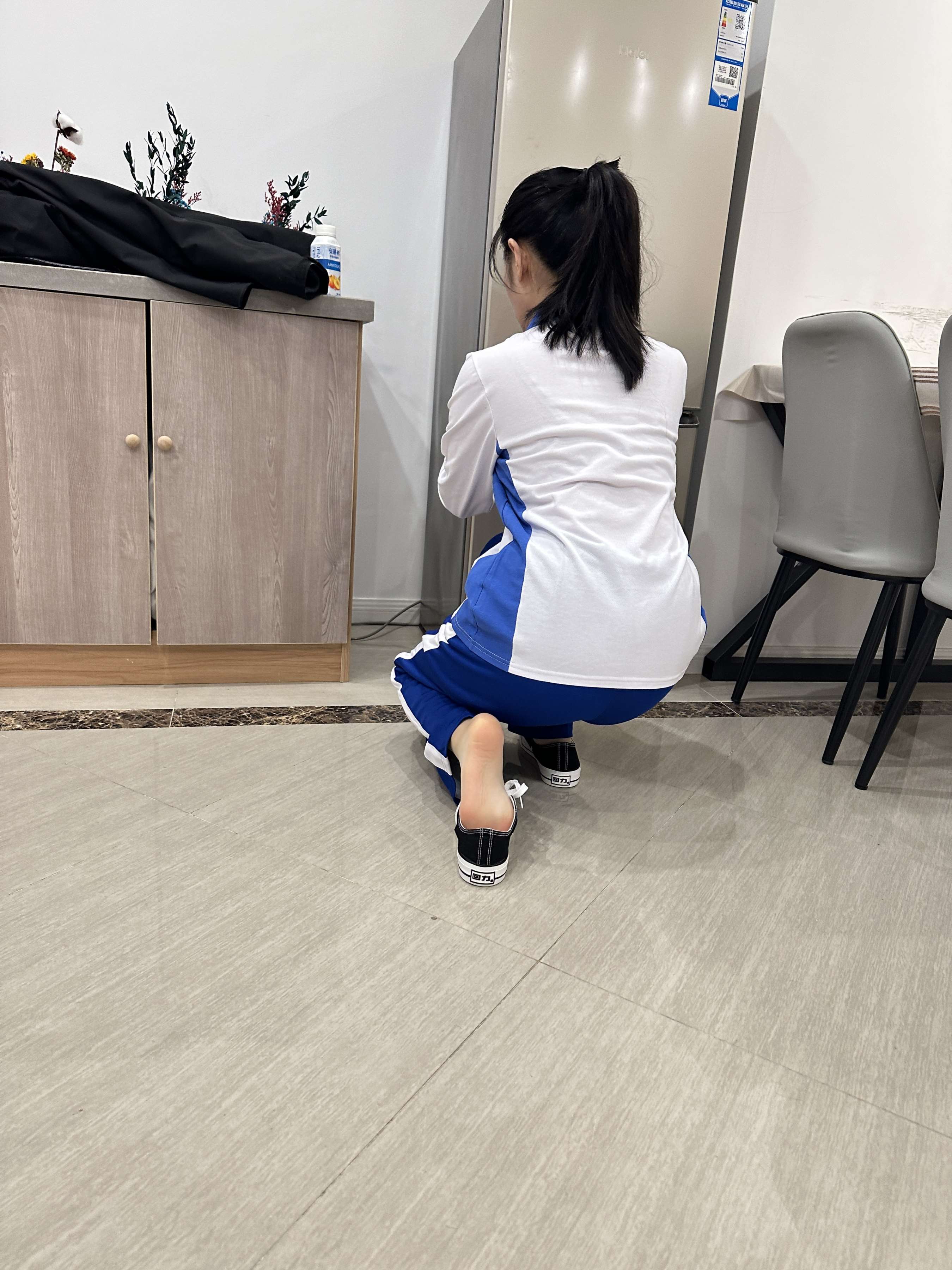 《小姐姐校服换裙子》作品图