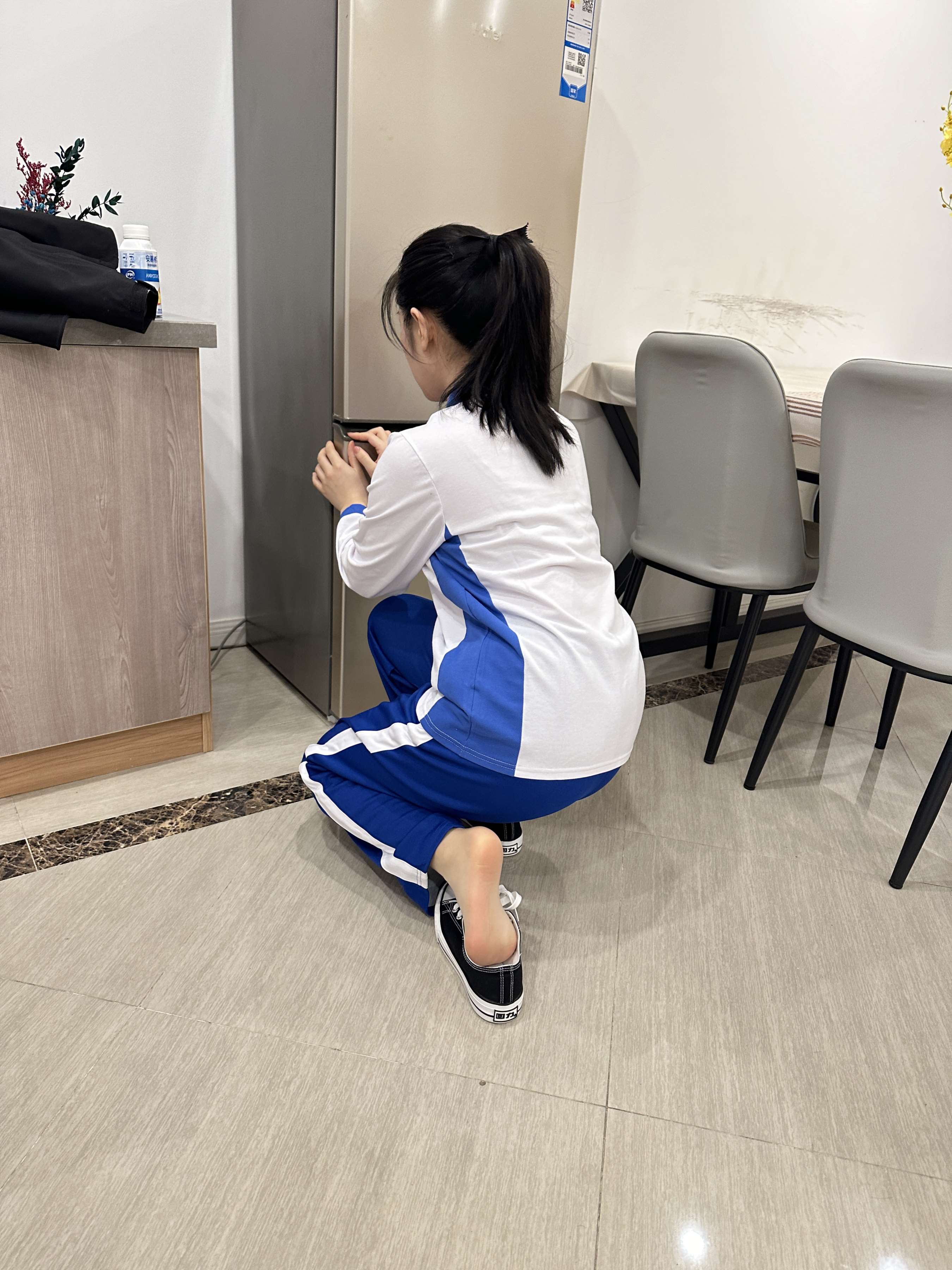 《小姐姐校服换裙子》作品图