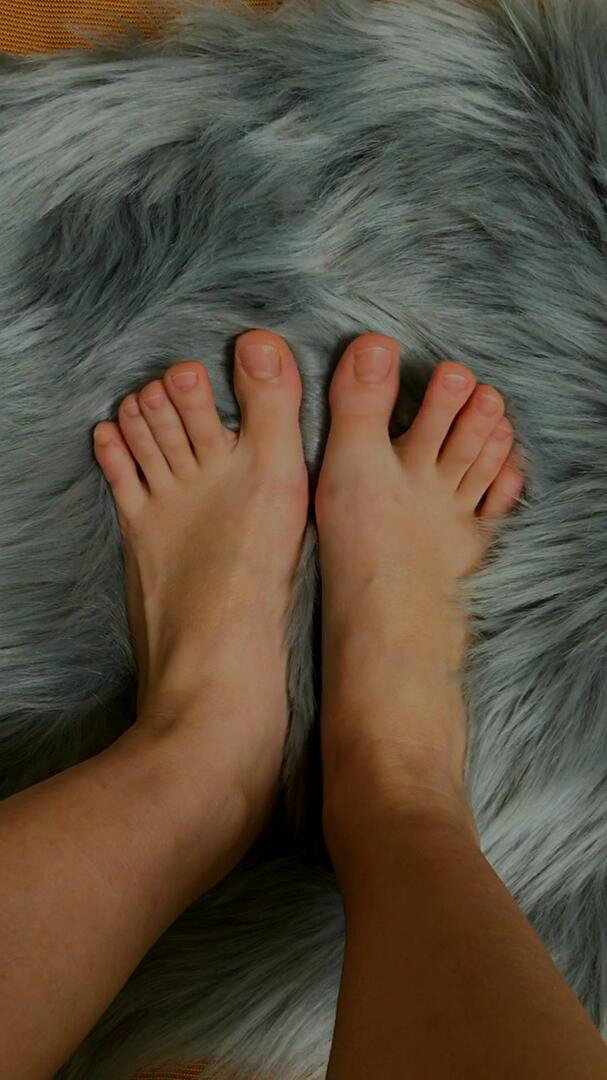 《[视频]堂姐全方位展嫩足-3个视频》作品图