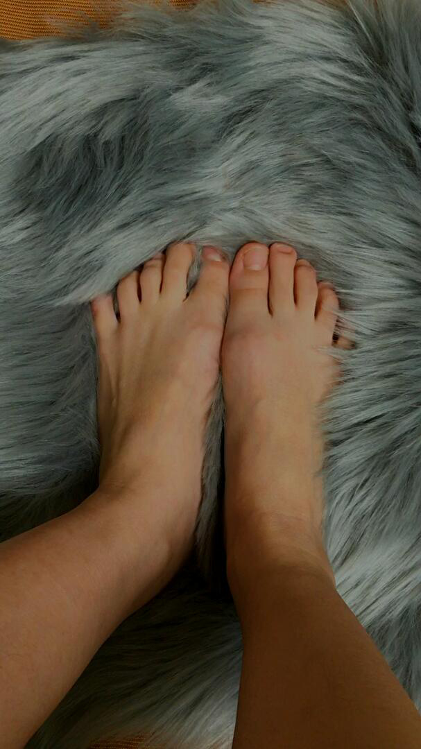 《[视频]堂姐全方位展嫩足-3个视频》作品图