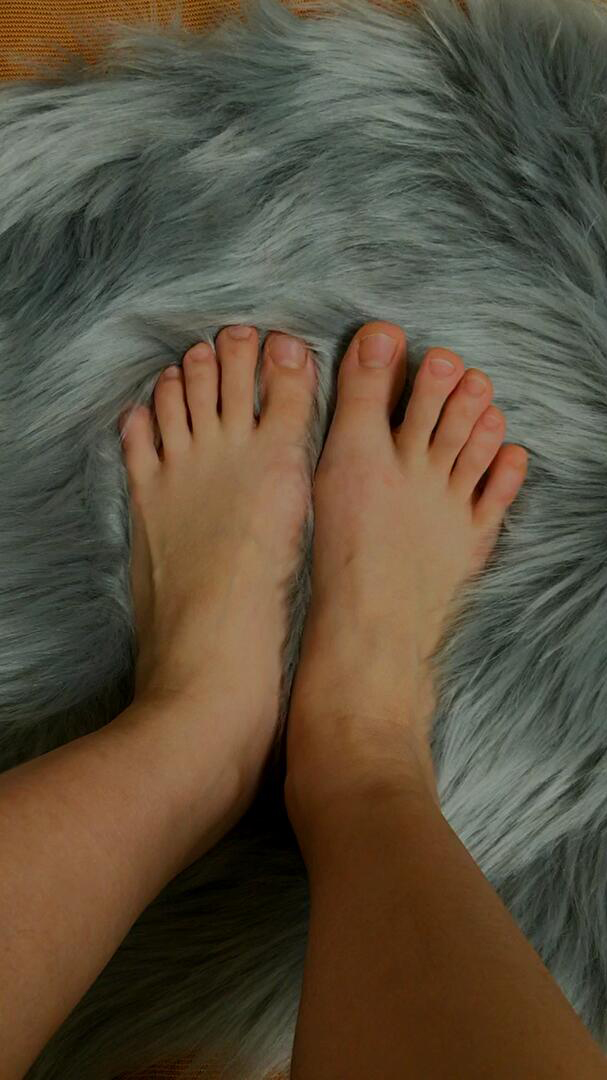 《[视频]堂姐全方位展嫩足-3个视频》作品图