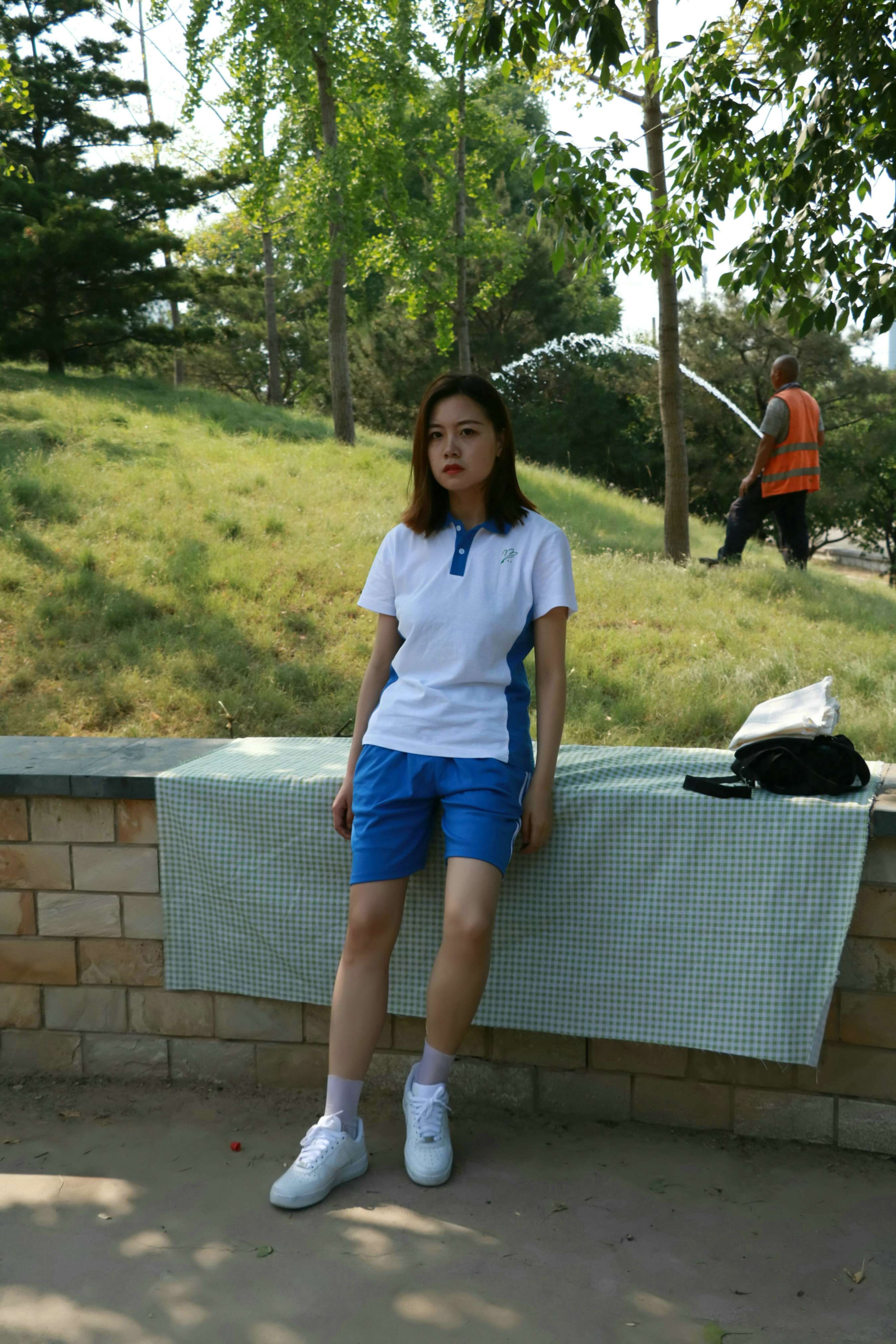 《少女校服板鞋の白袜足》作品图