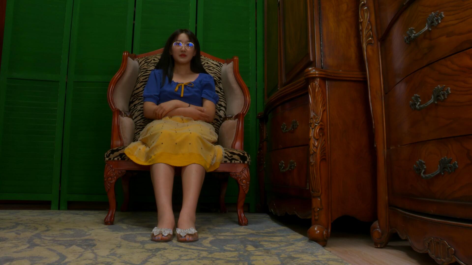 《[寄卖视频]A&F大美女QIQI的性感的40码大脚丫》作品图