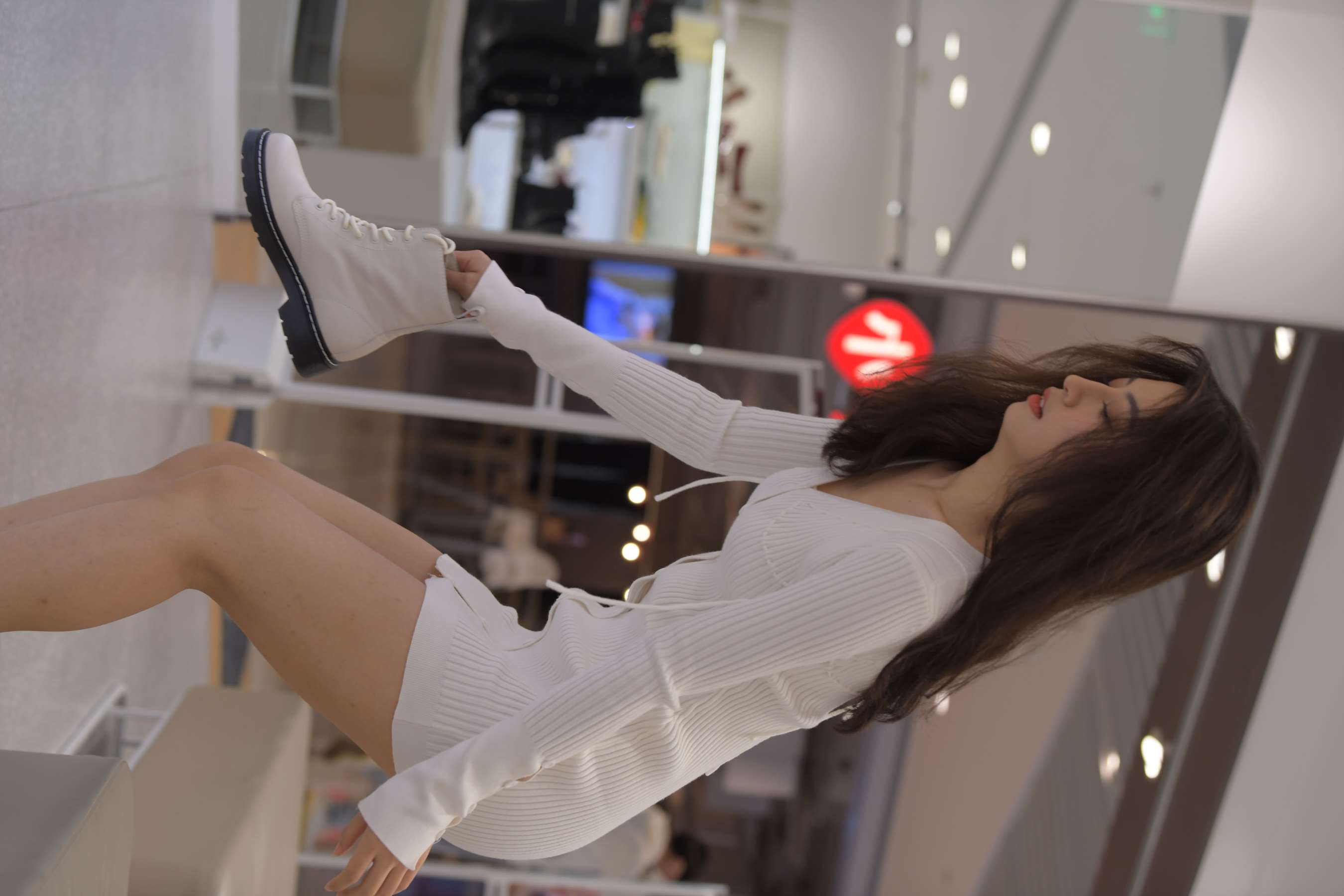 《白裙の凉高跟少女 第一部》作品图