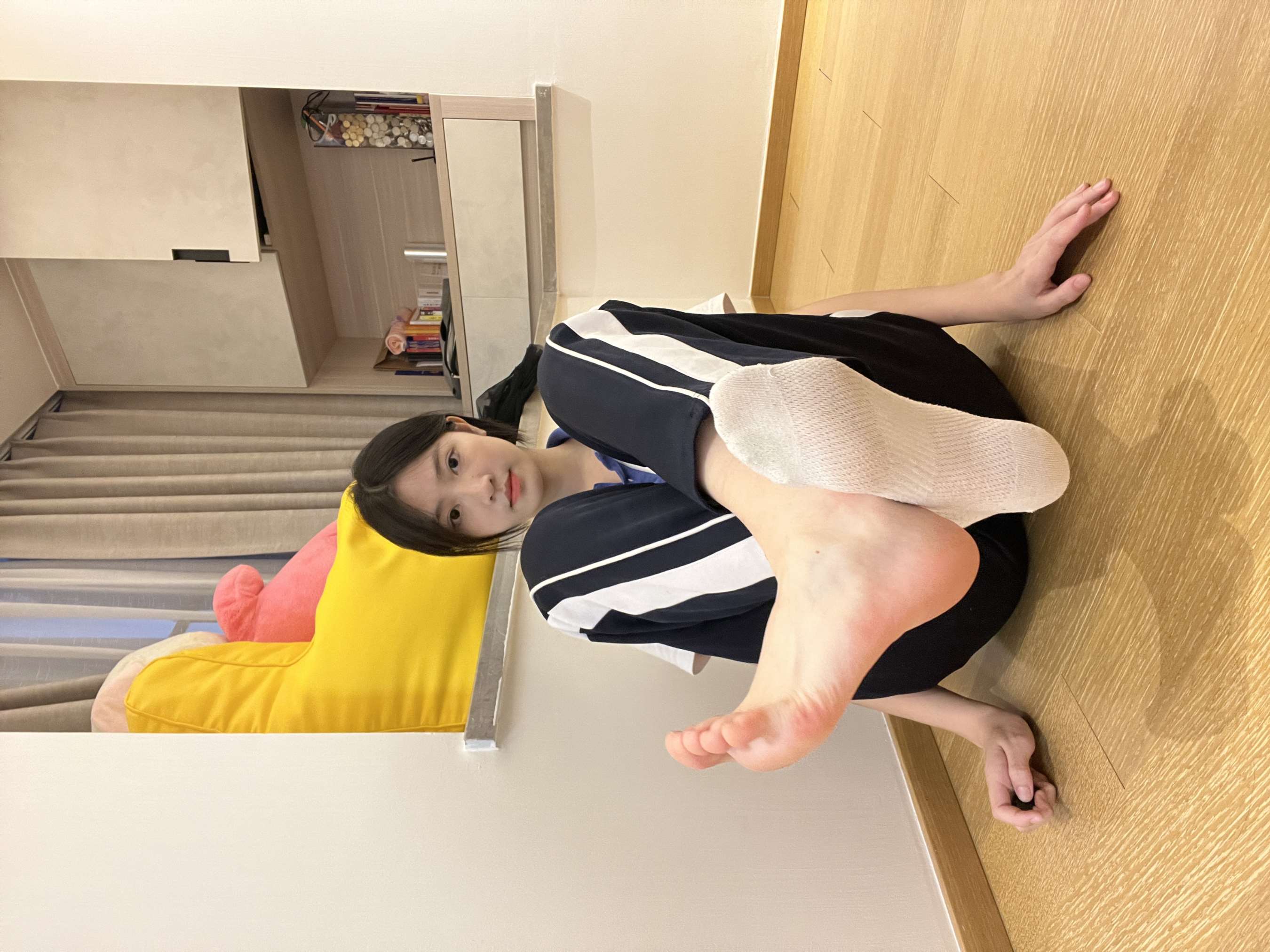 《真实大二妹子居家自拍嫩脚》作品图