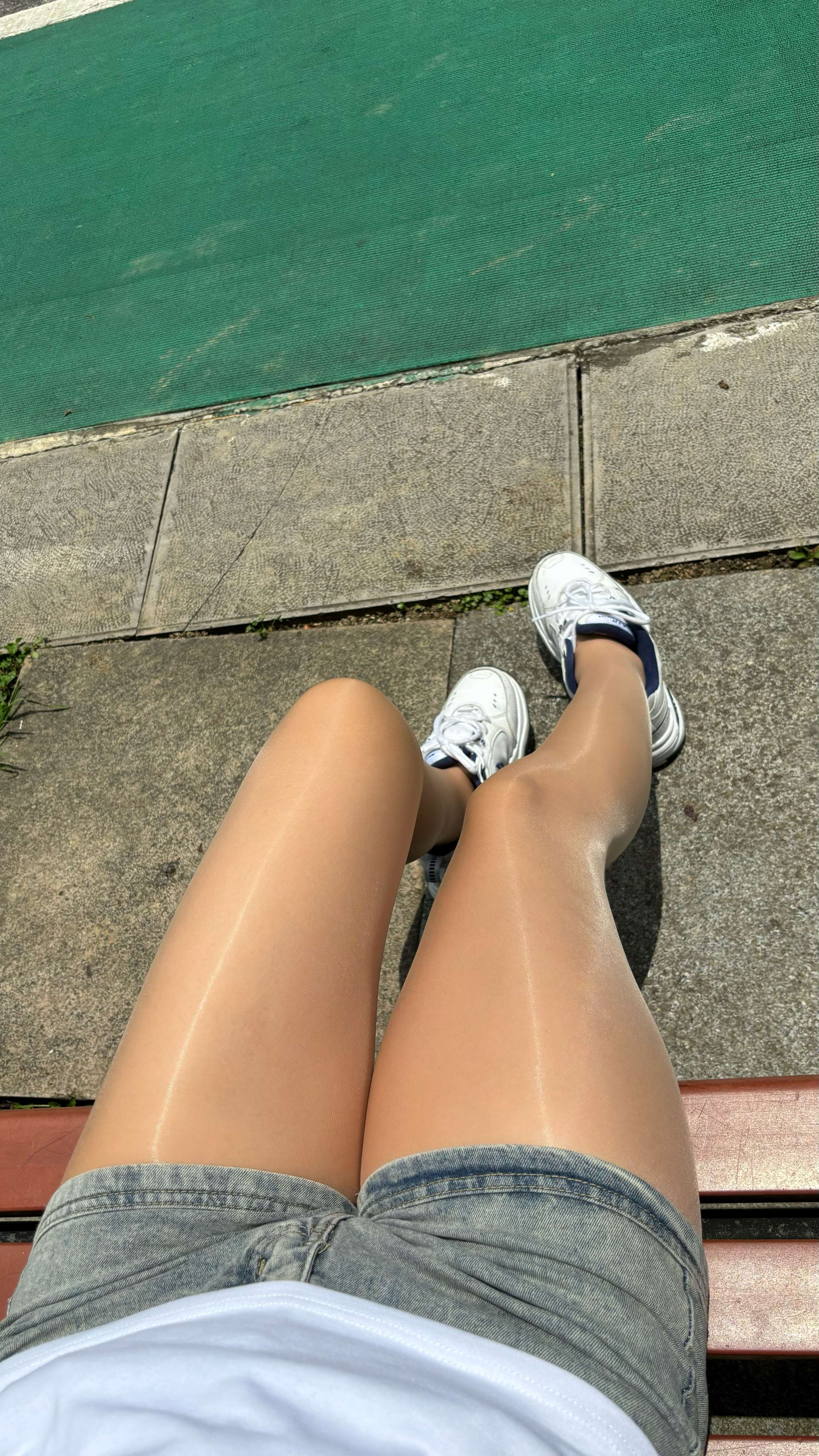 《少女热裤の肉丝足》作品图