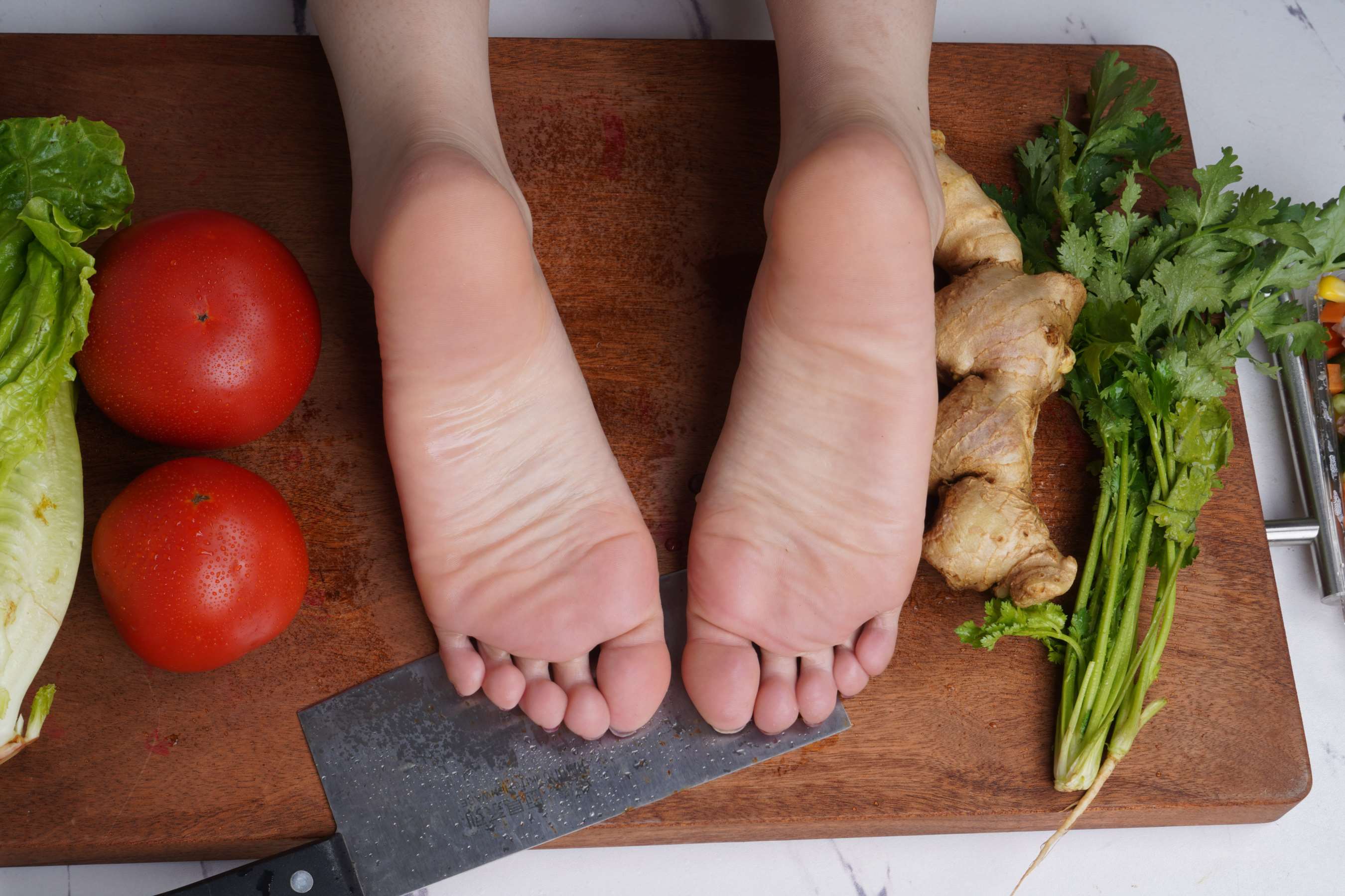 《秀婷嫩足配美食》作品图