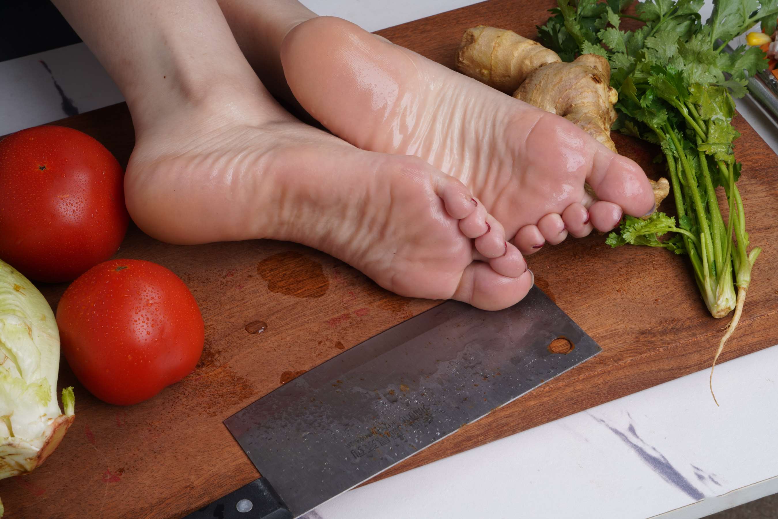 《秀婷嫩足配美食》作品图