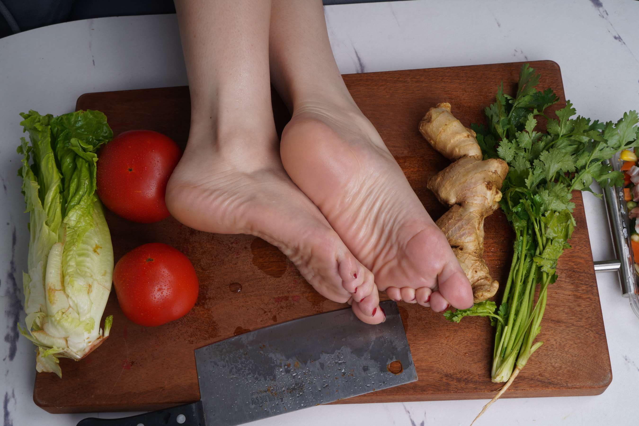 《秀婷嫩足配美食》作品图