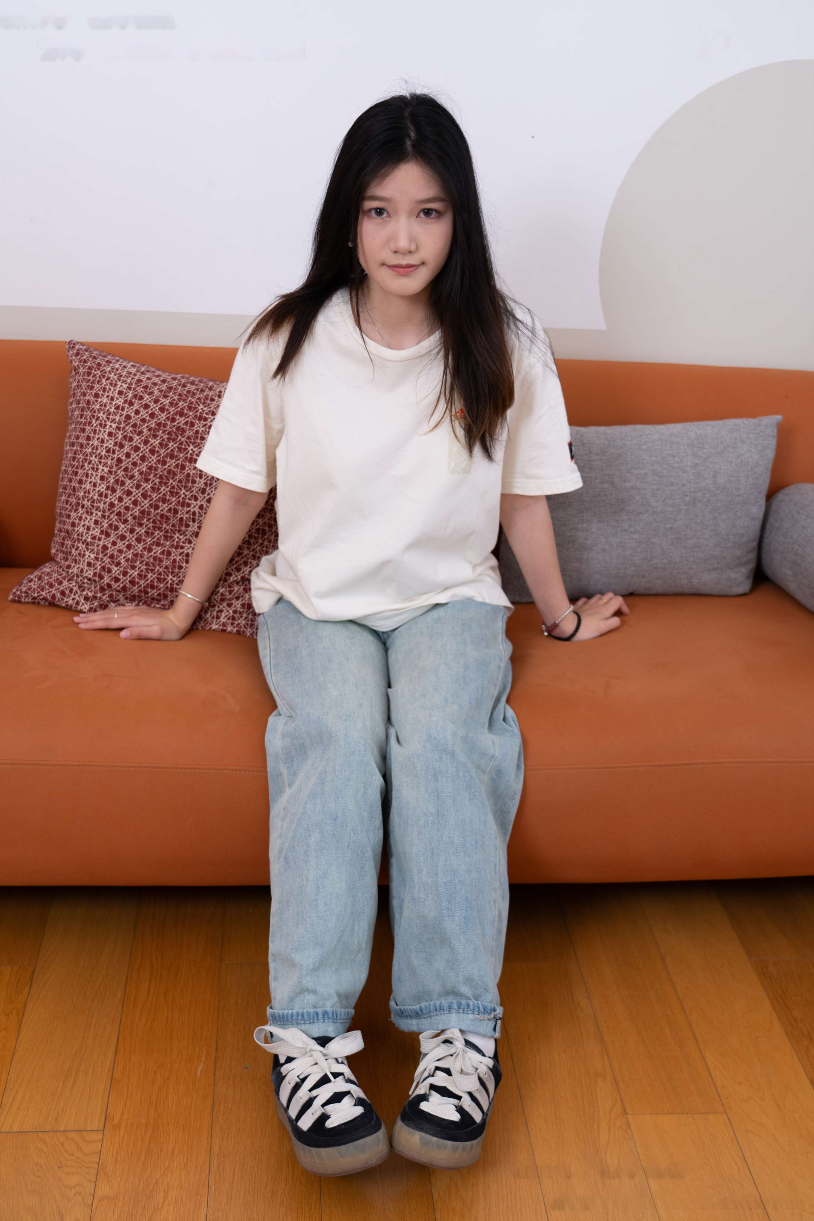 《松松 帆布鞋白棉袜の裸足》作品图