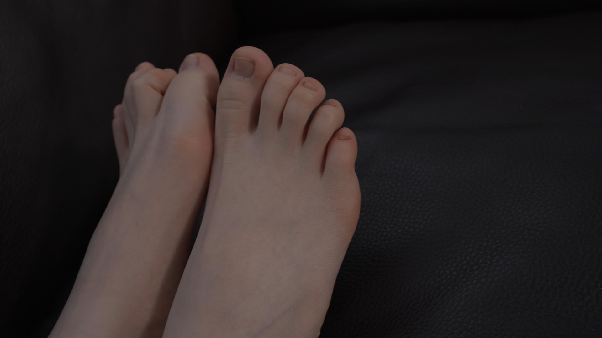 《【寄卖视频】A&F-Wenwen展示她的性感小脚》作品图