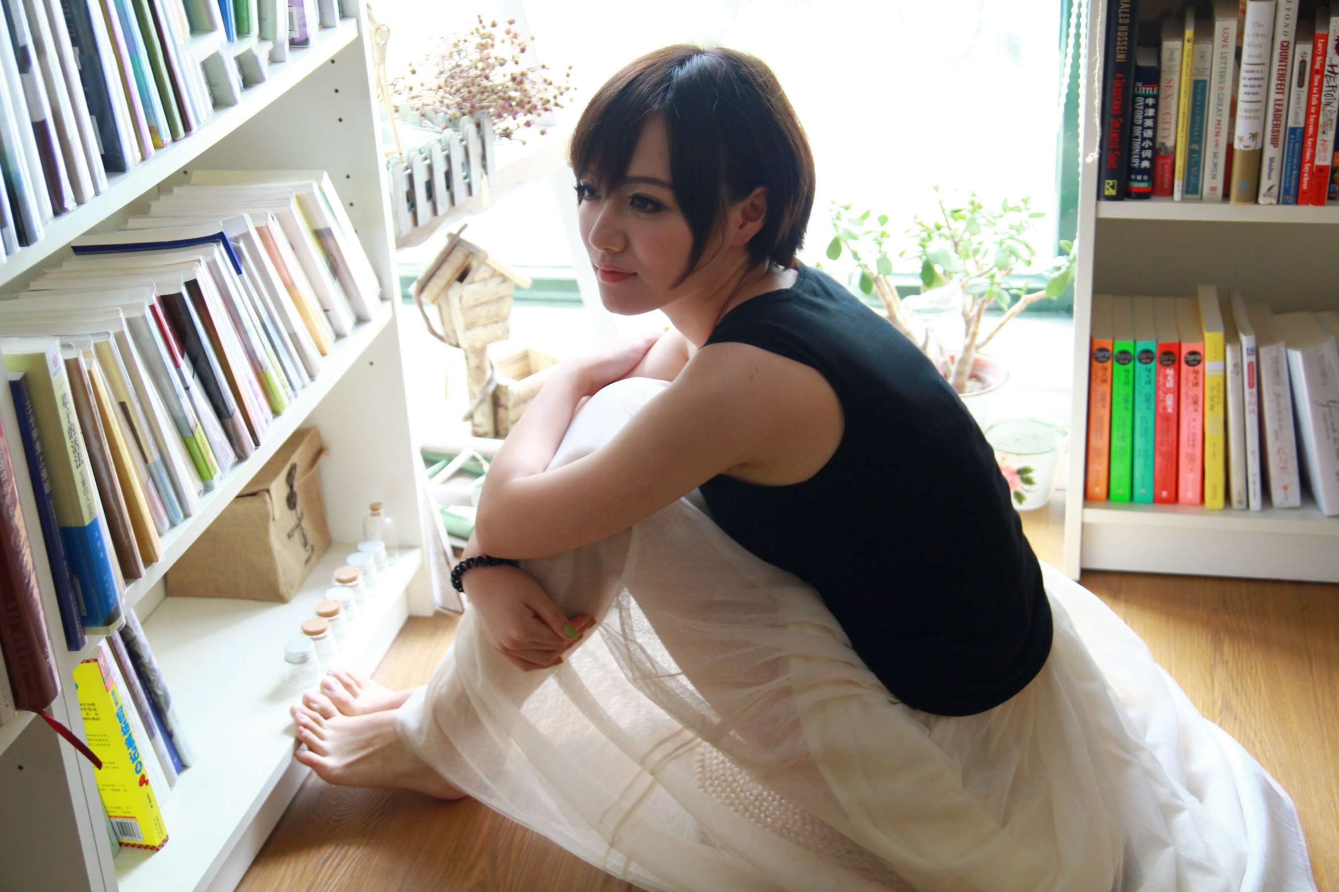 《海事大一学妹的精致白嫩玉足和灵活的足趾！》作品图