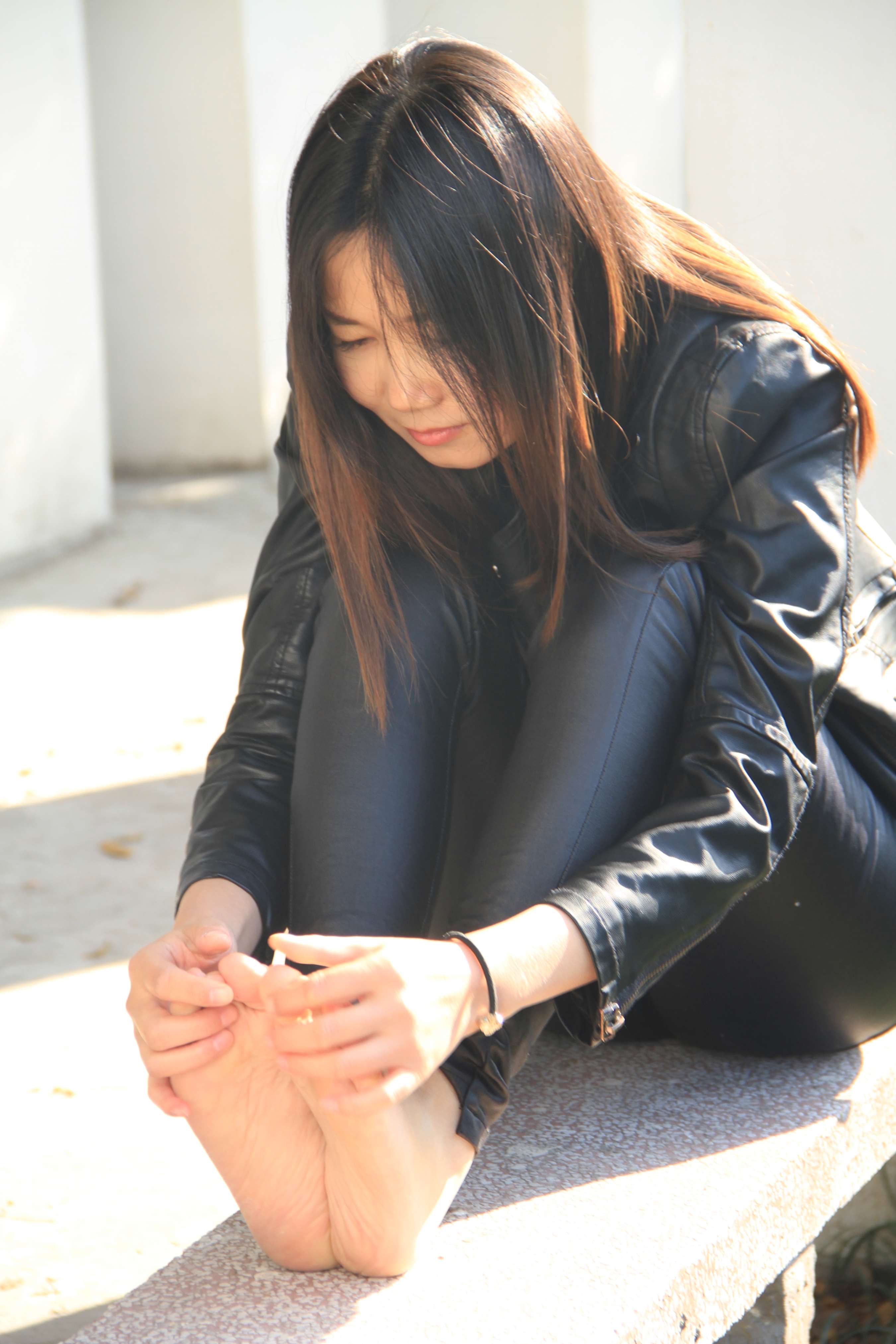 《阳光下的赤足更显光彩》作品图