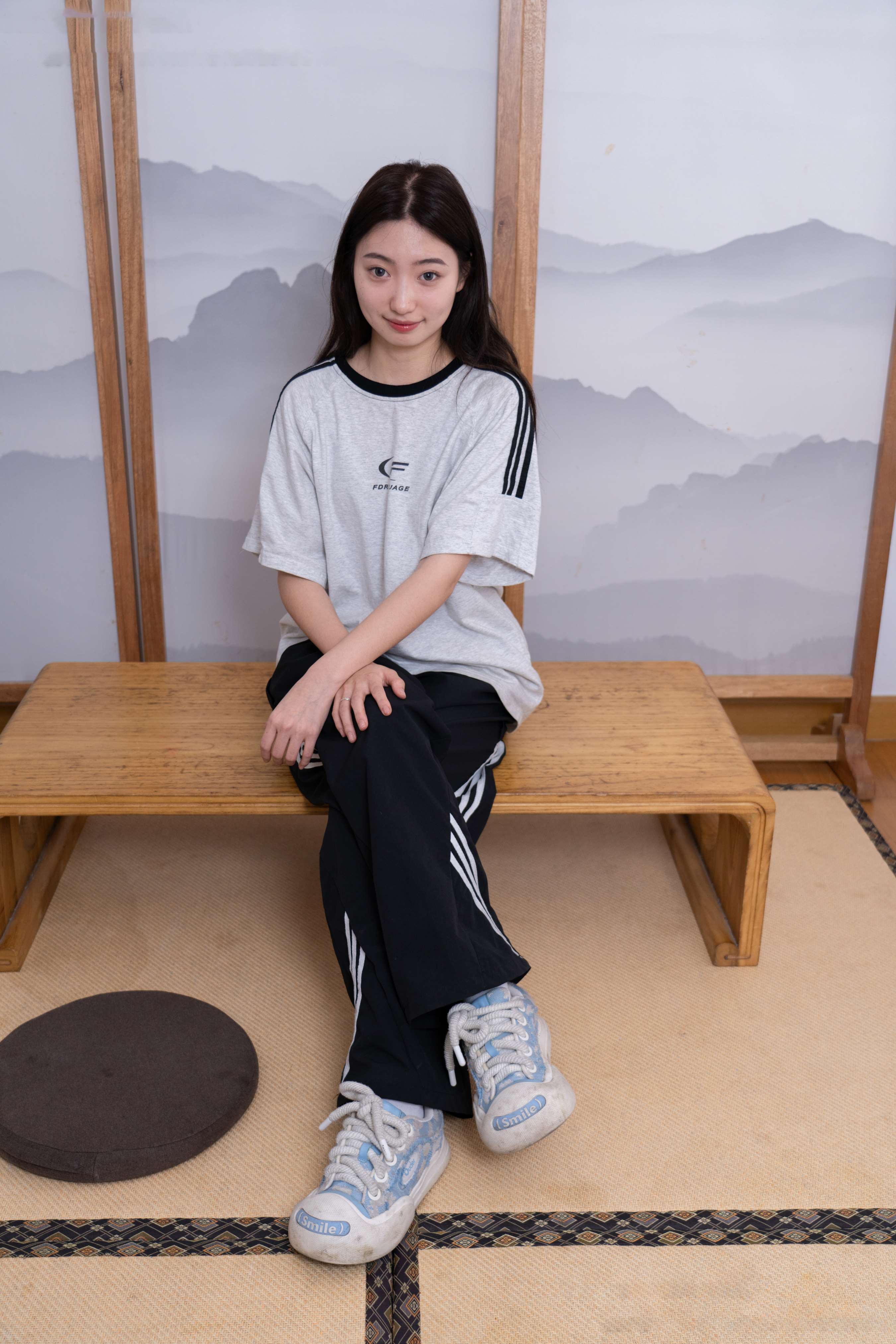 《雪梨 帆布鞋白棉袜の裸足》作品图