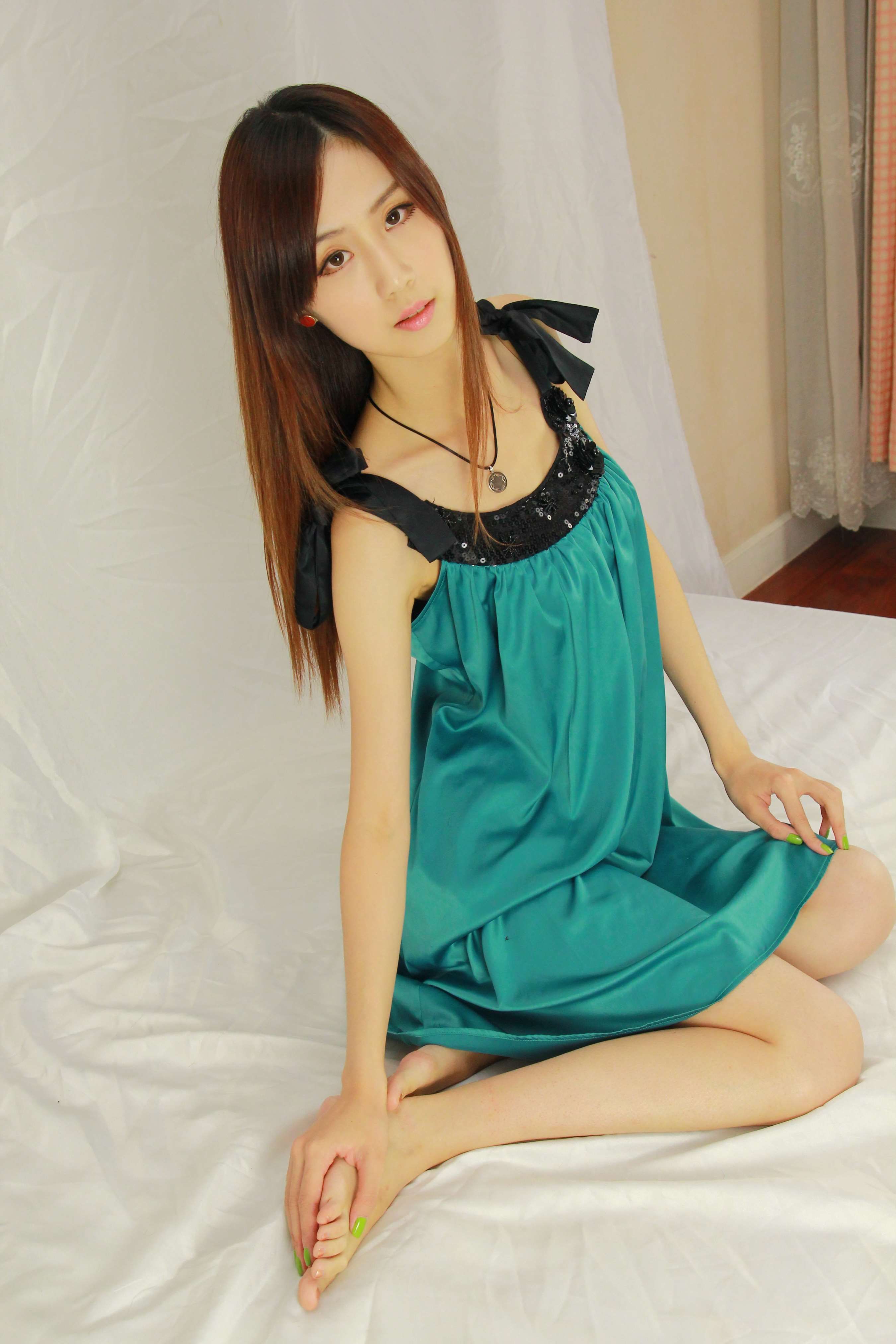 《刘思思同学修长的脚板又嫩又滑》作品图