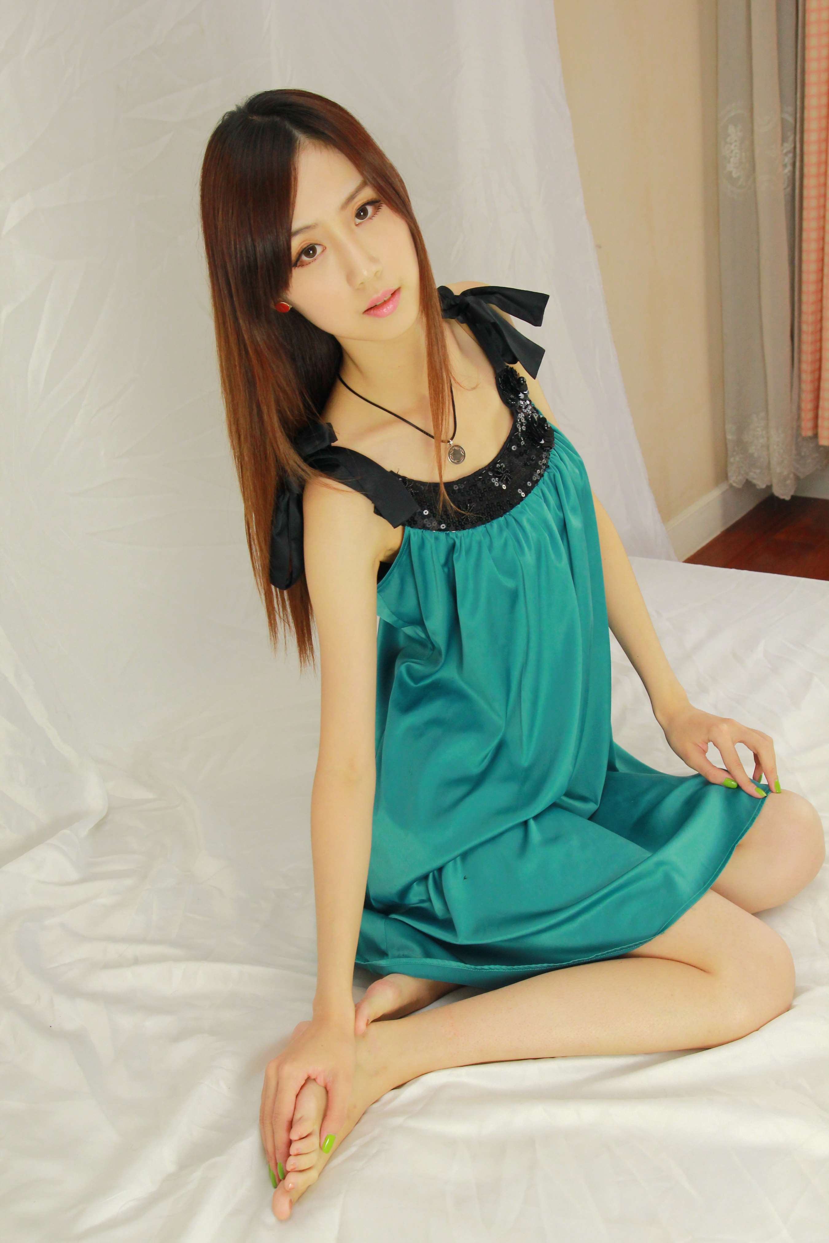 《刘思思同学修长的脚板又嫩又滑》作品图