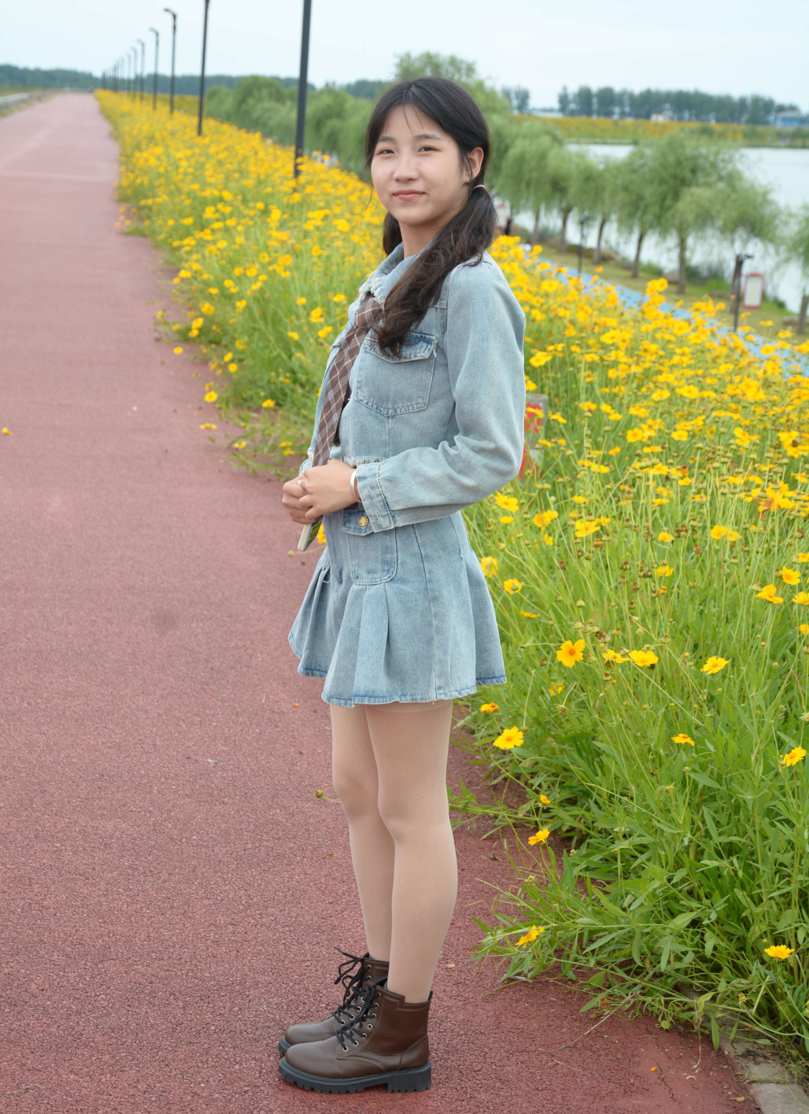 《点点 十月牛仔》作品图