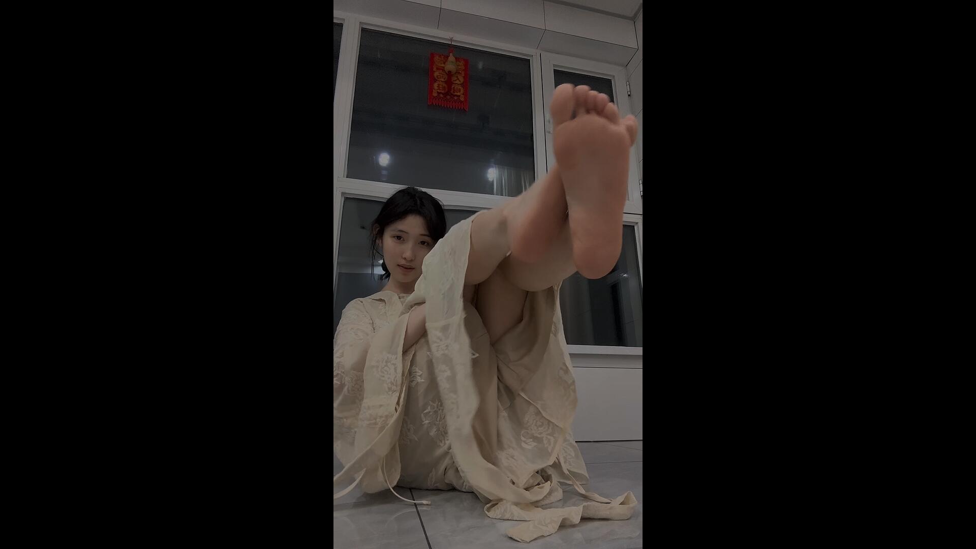 《[寄卖视频]在校大学生美女真实私拍-单人合集9v》作品图