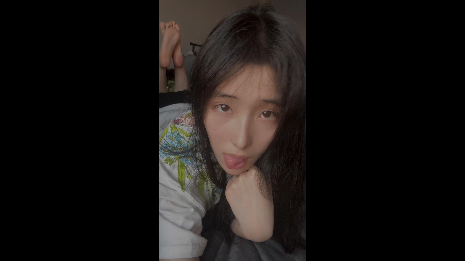 《[寄卖视频]在校大学生美女真实私拍-单人合集9v》作品图