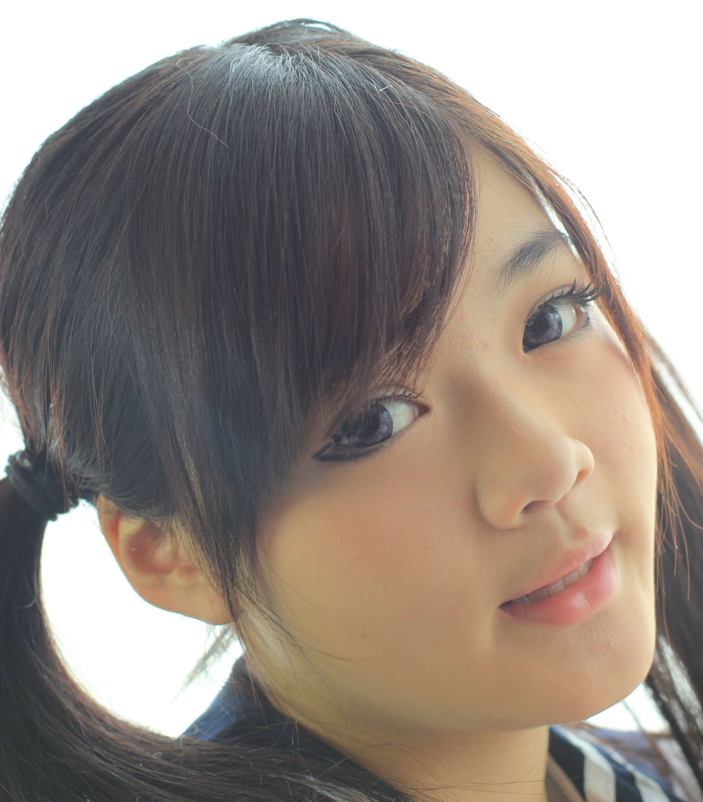 《高一学妹鲜嫩的玉足像奶油一般细腻白皙》作品图