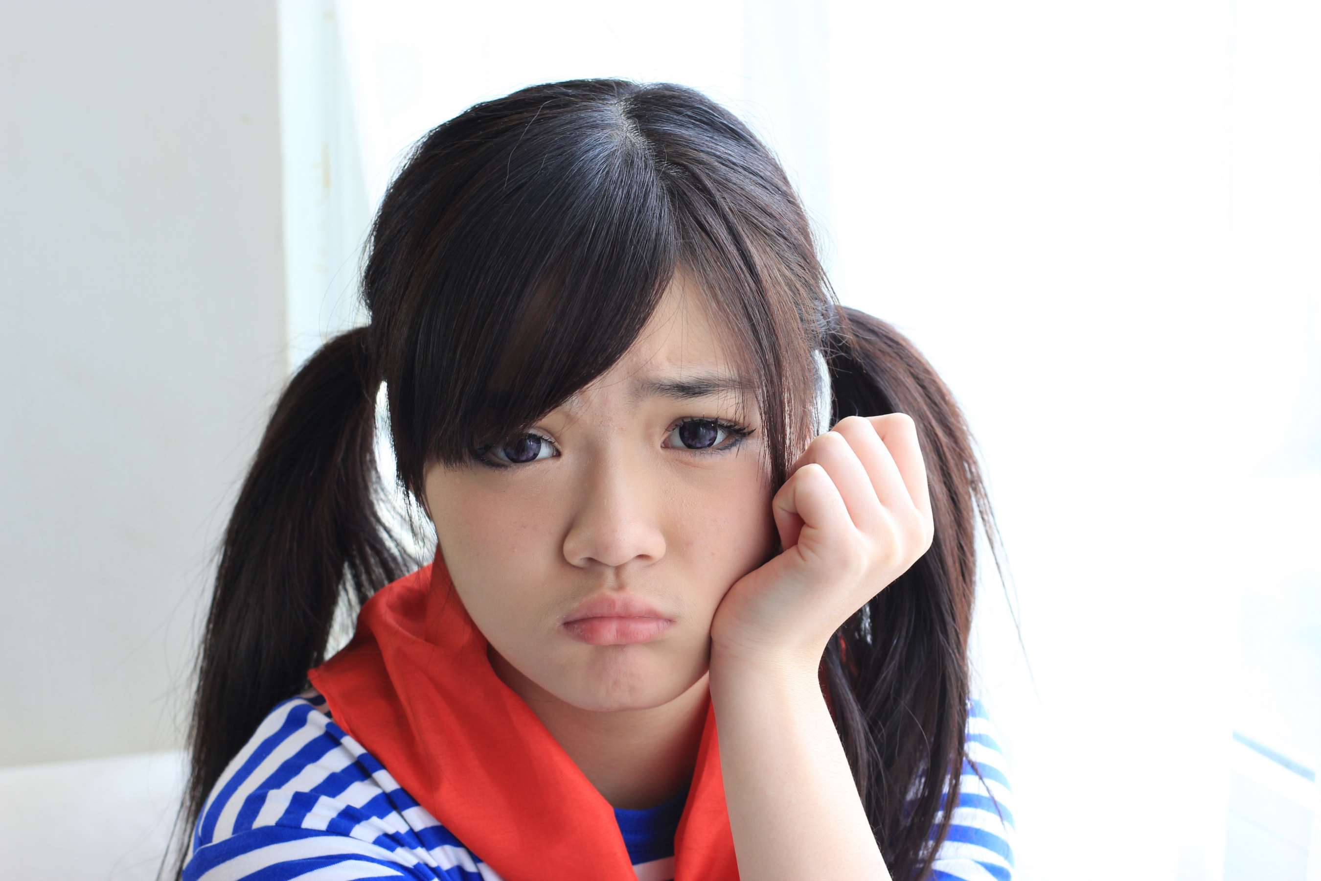 《高一学妹鲜嫩的玉足像奶油一般细腻白皙》作品图