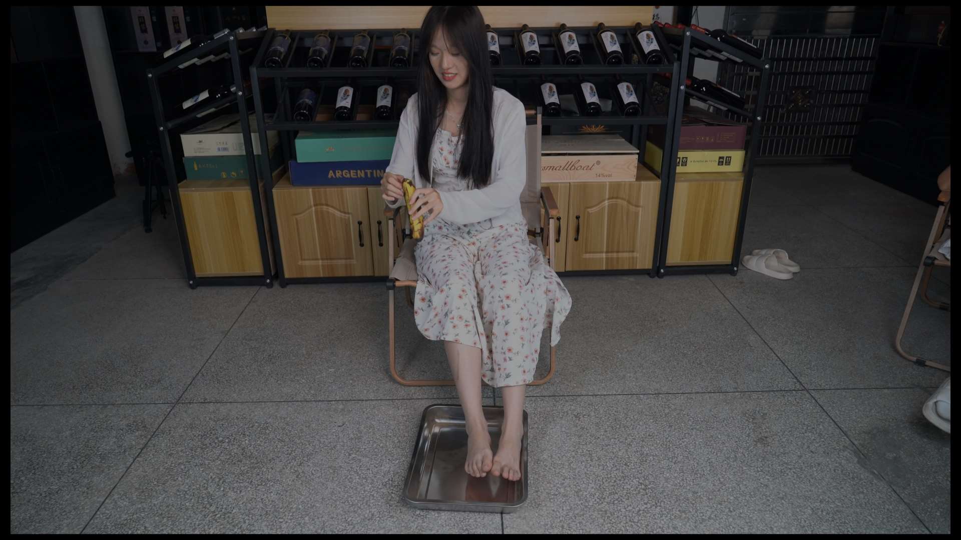 《[视频]美琪白嫩美脚踩香蕉秀脚》作品图