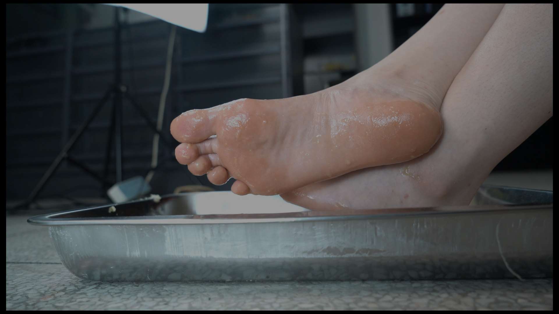 《[视频]美琪白嫩美脚踩香蕉秀脚》作品图