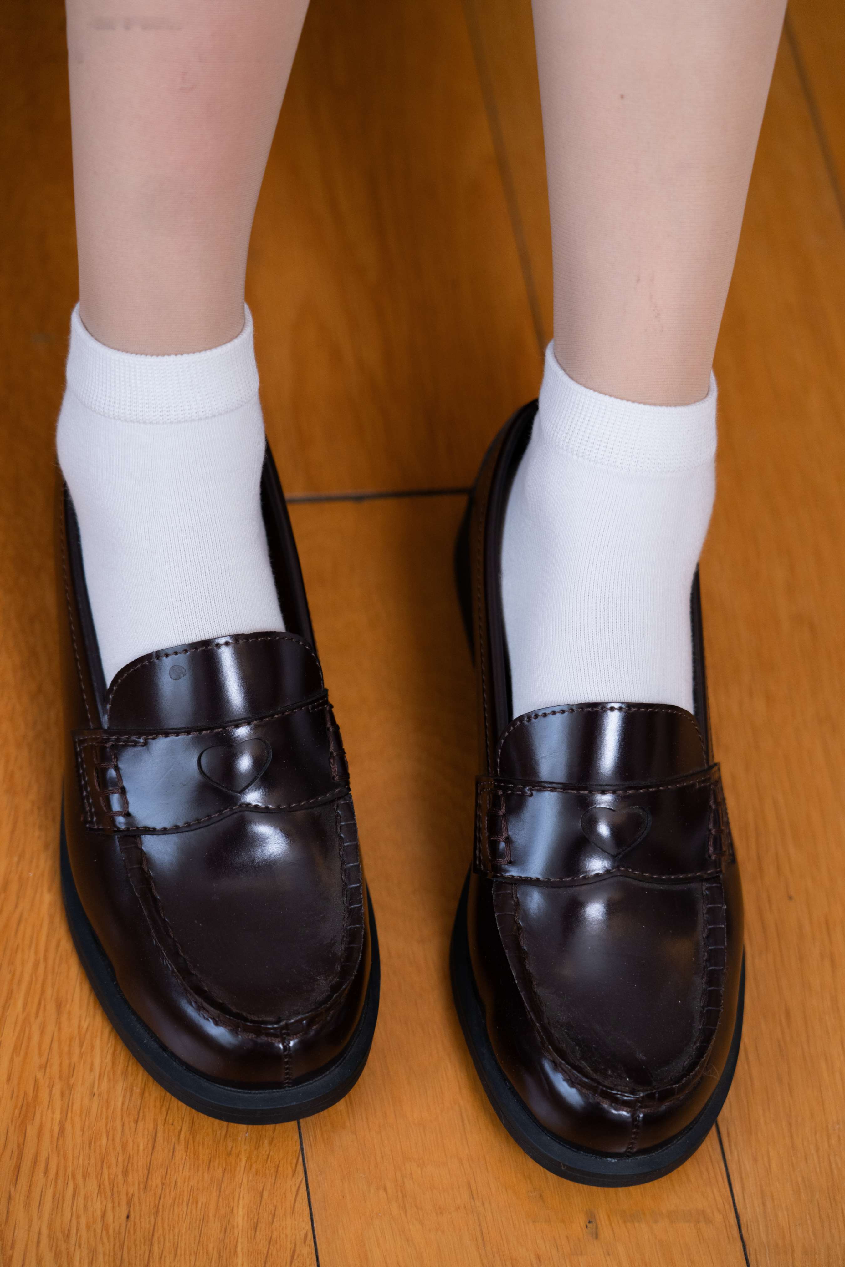 《澜澜-皮鞋、凉鞋、白棉袜、黑棉袜、肉丝》作品图