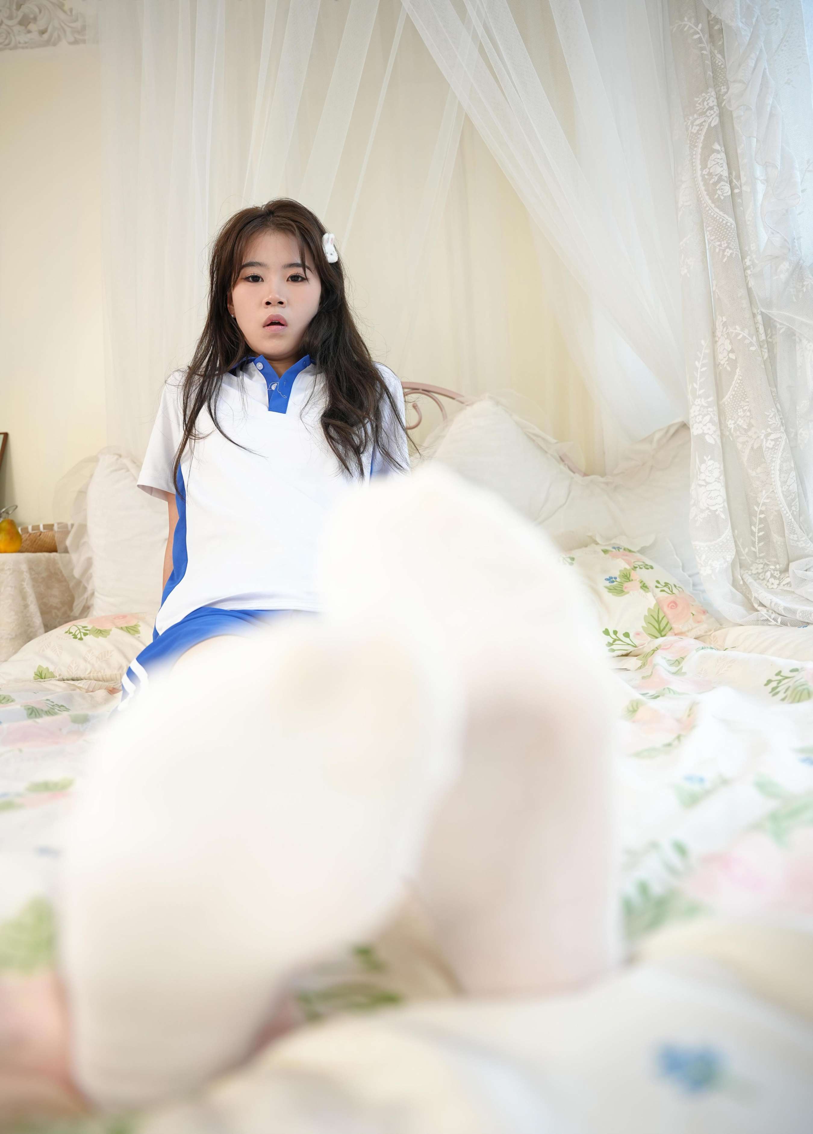 《依依-还有半年就不是穿校服的年纪了》作品图