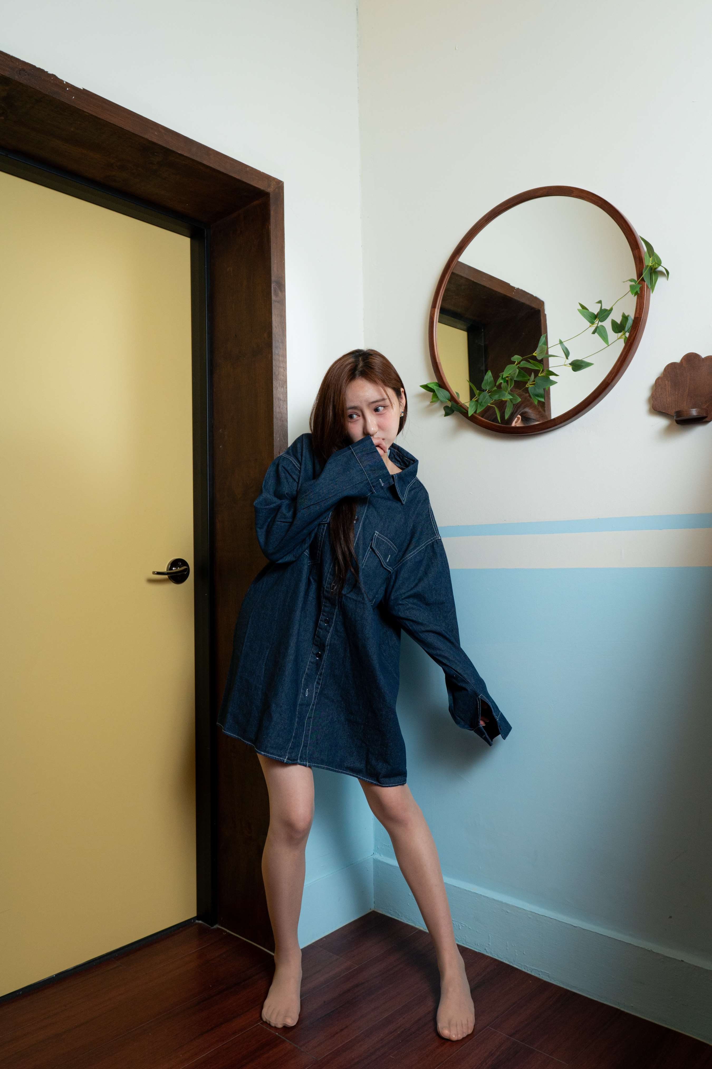 《包裙の丝足》作品图