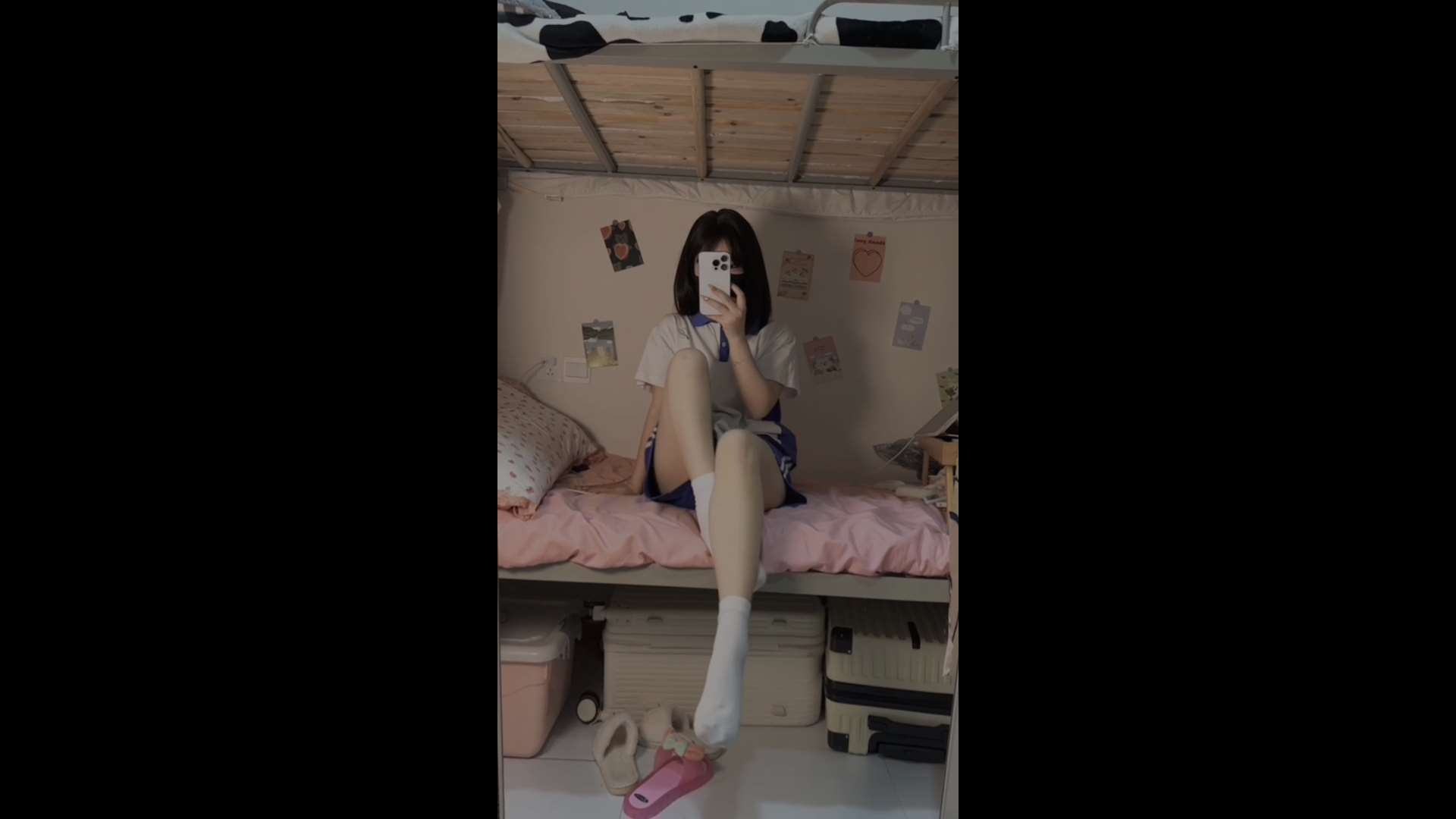 《[视频]校服小姐姐自拍棉袜の嫩足》作品图