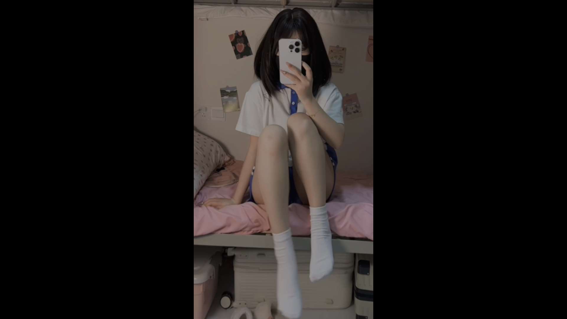 《[视频]校服小姐姐自拍棉袜の嫩足》作品图