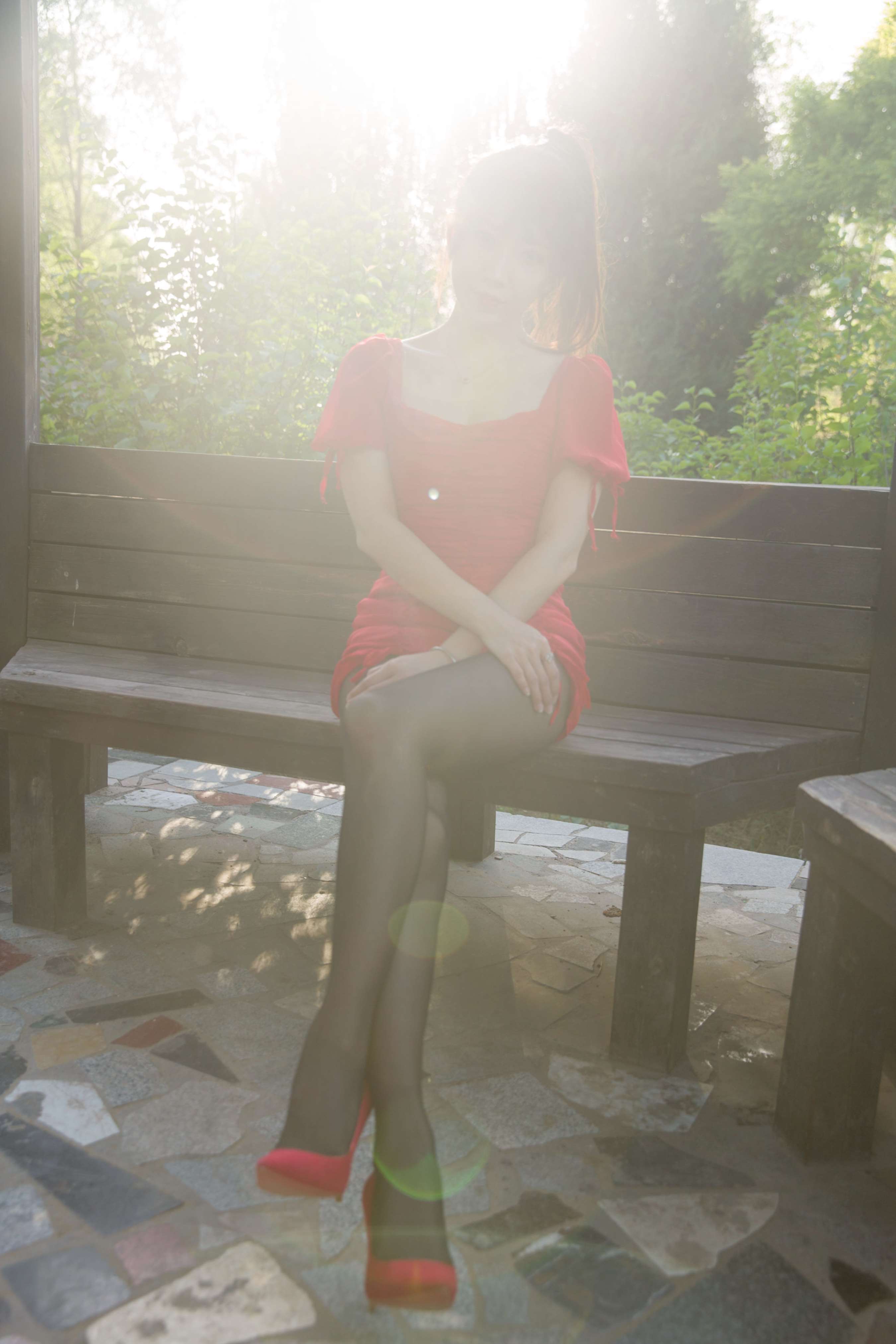 《户外小红裙》作品图