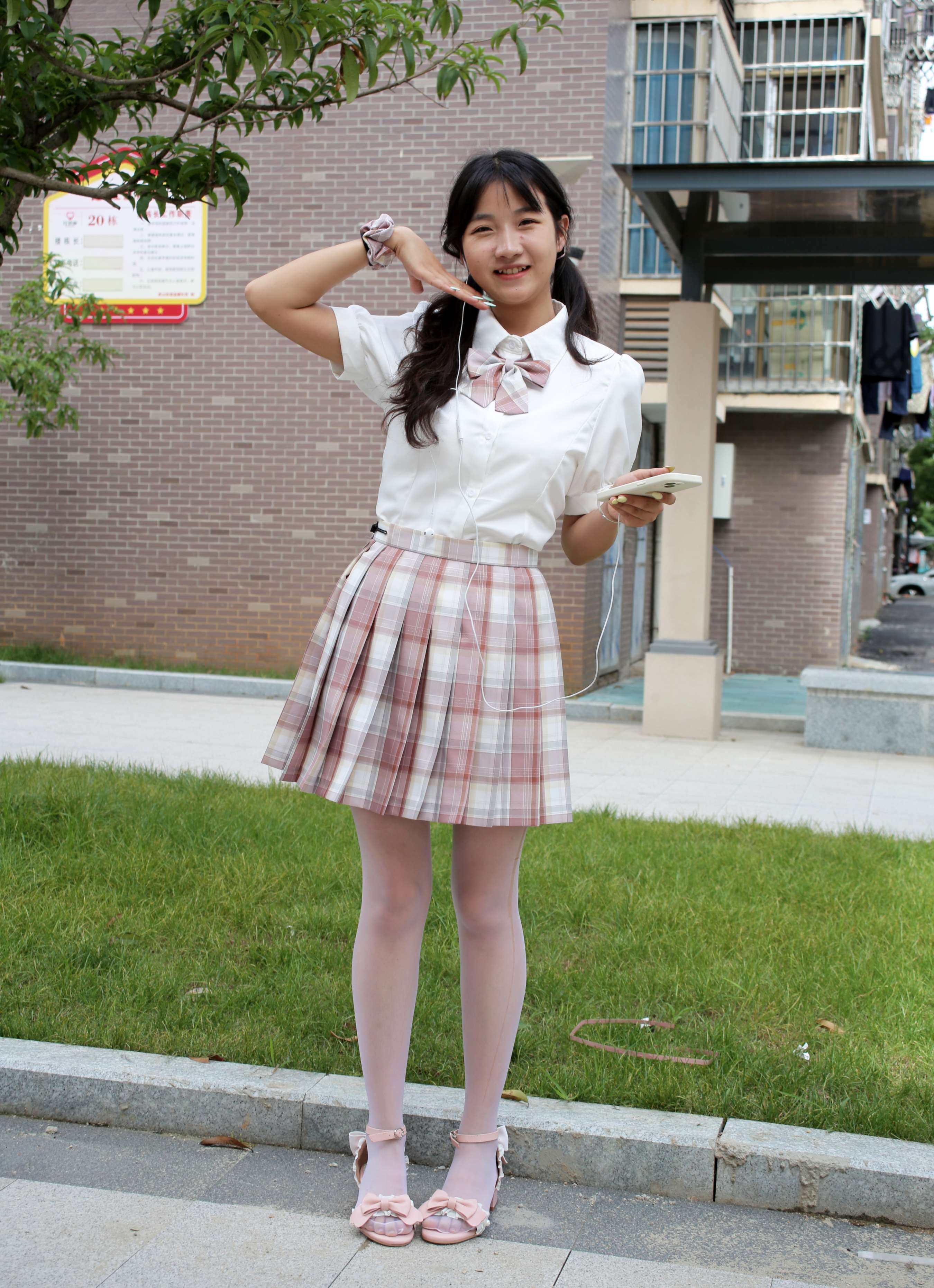 《点点 优雅自然》作品图