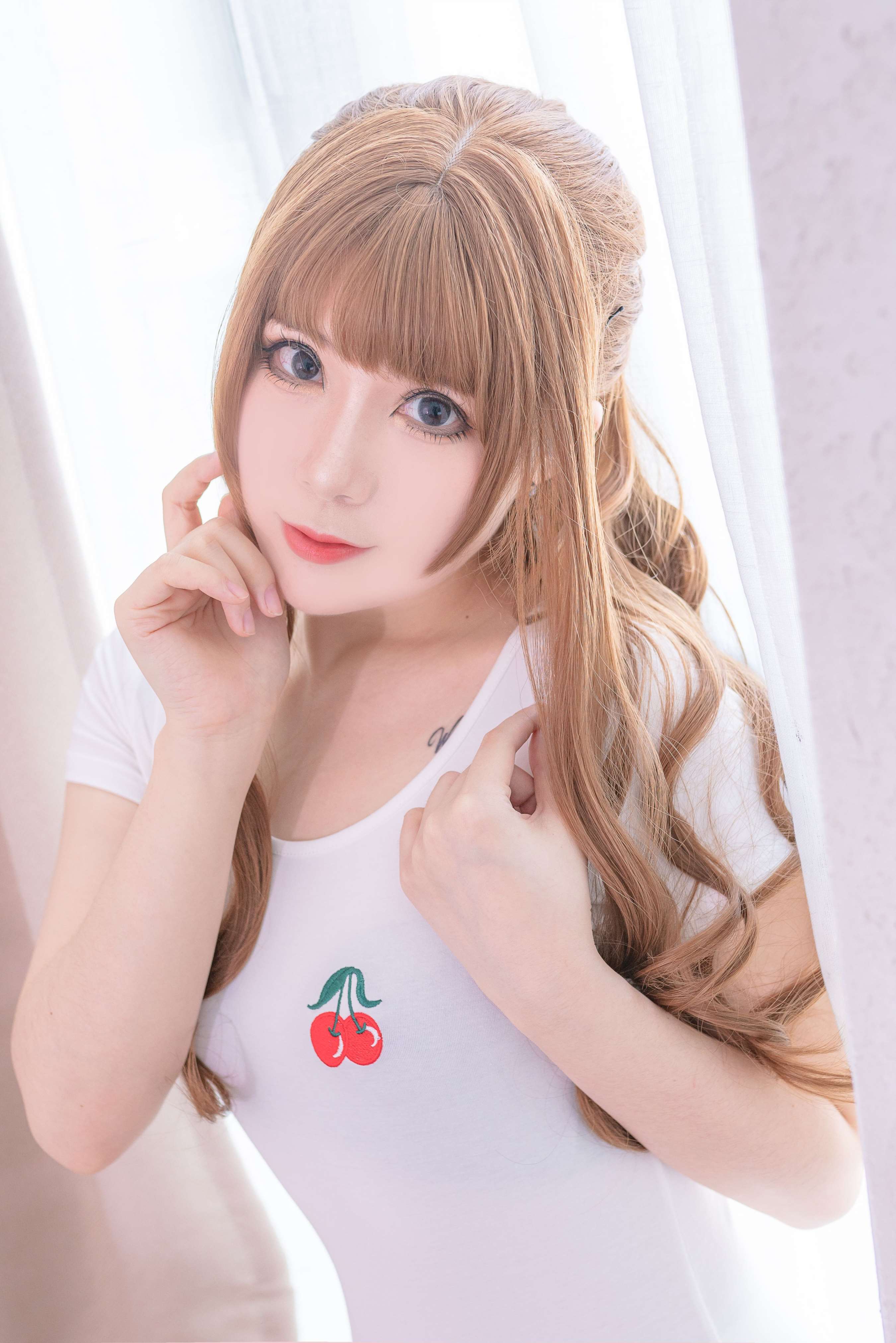 《白色樱桃体操服》作品图