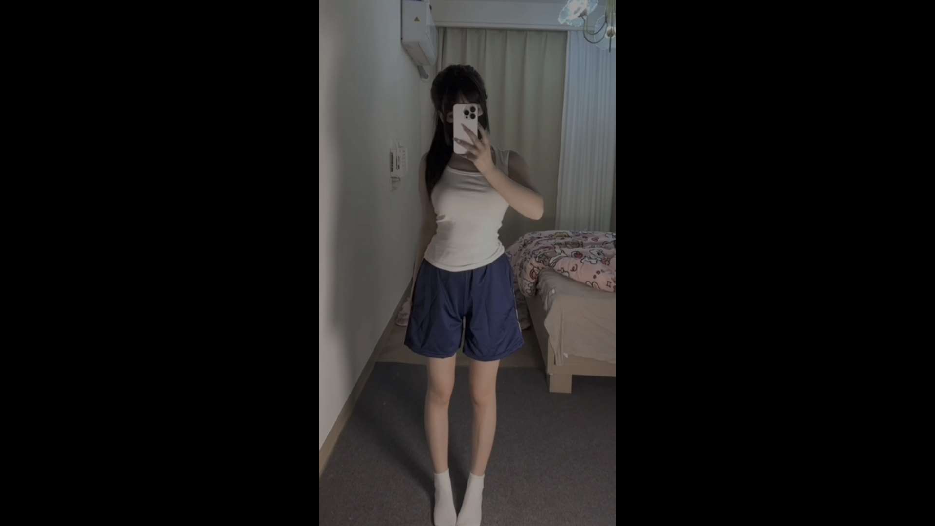 《[视频]少女寝室自拍棉袜足》作品图