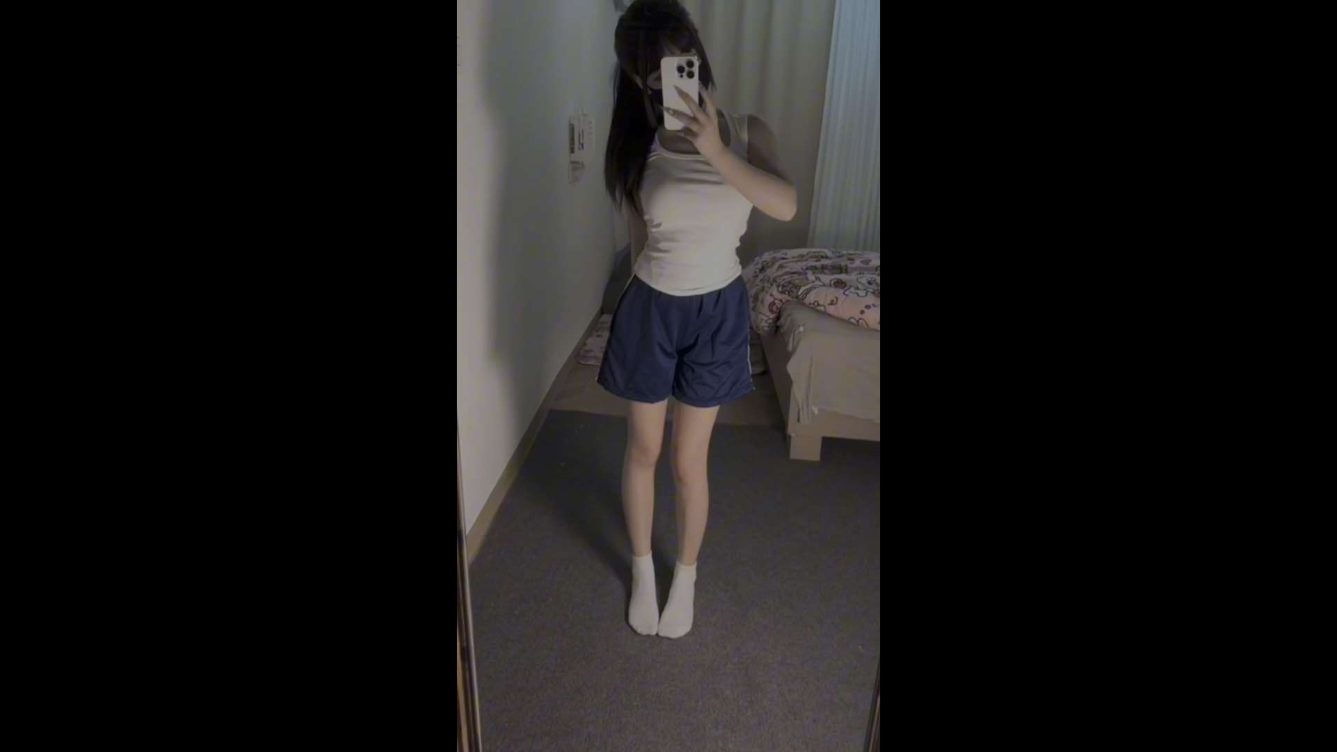 《[视频]少女寝室自拍棉袜足》作品图