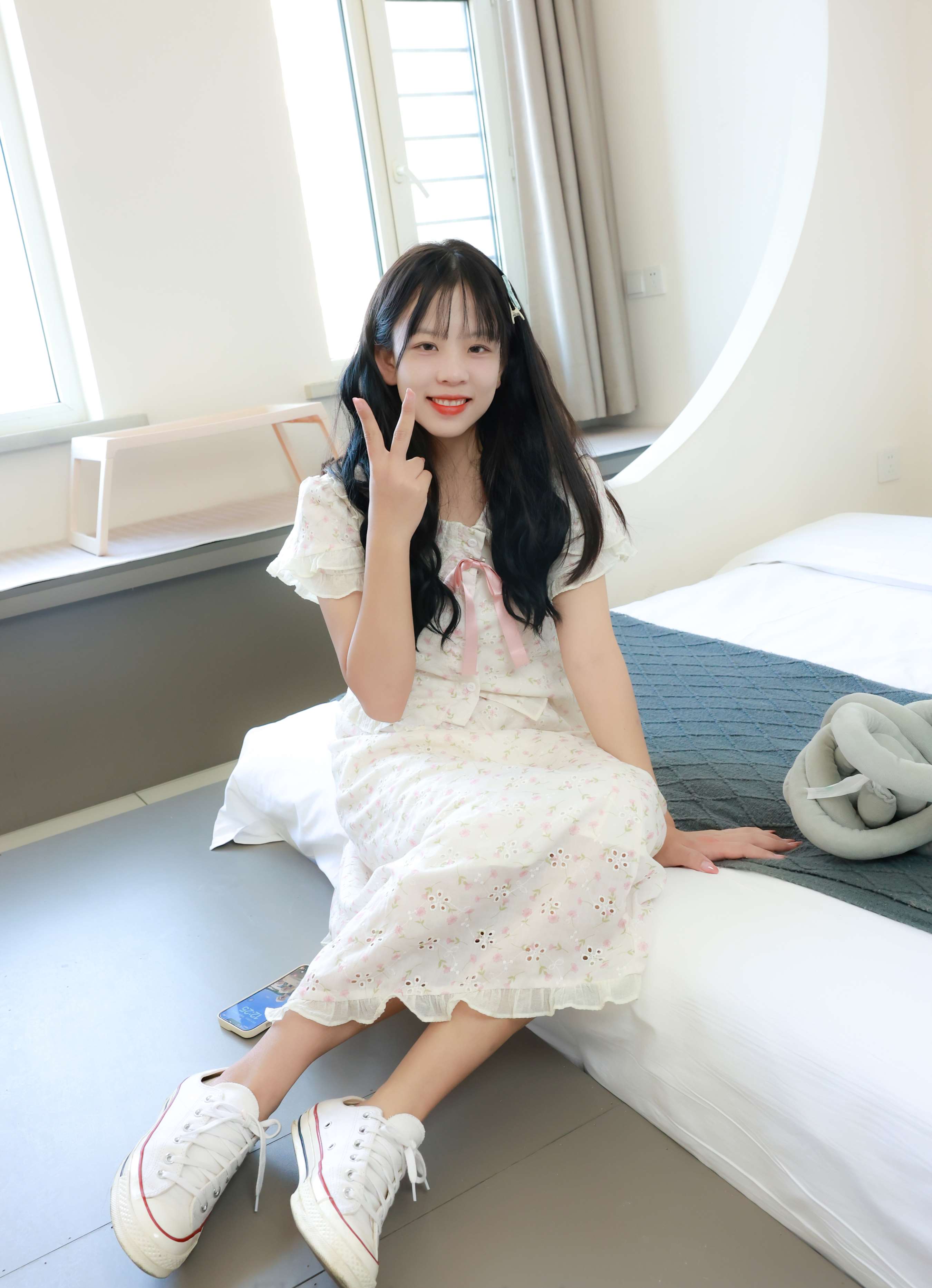 《琳琳连衣裙の嫩足》作品图