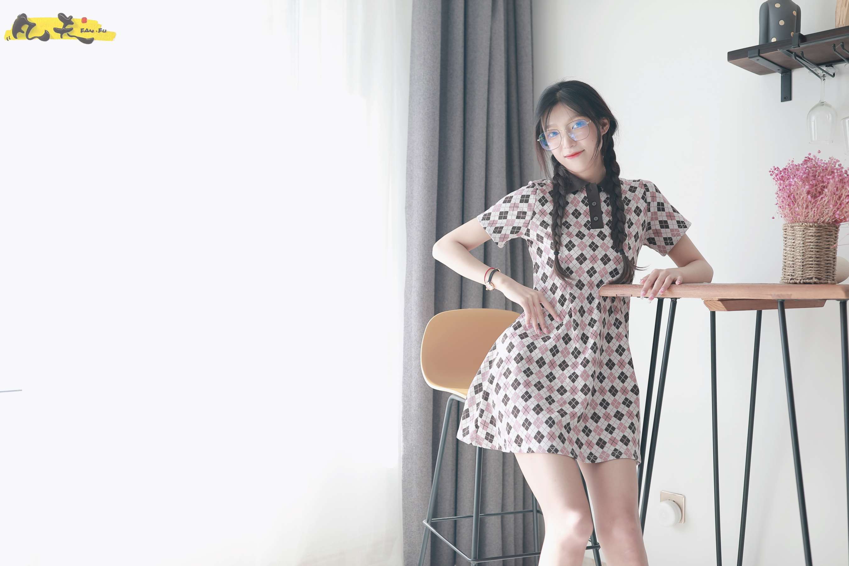 《[寄卖]凡夫摄影 夏妹 板鞋白棉袜》作品图