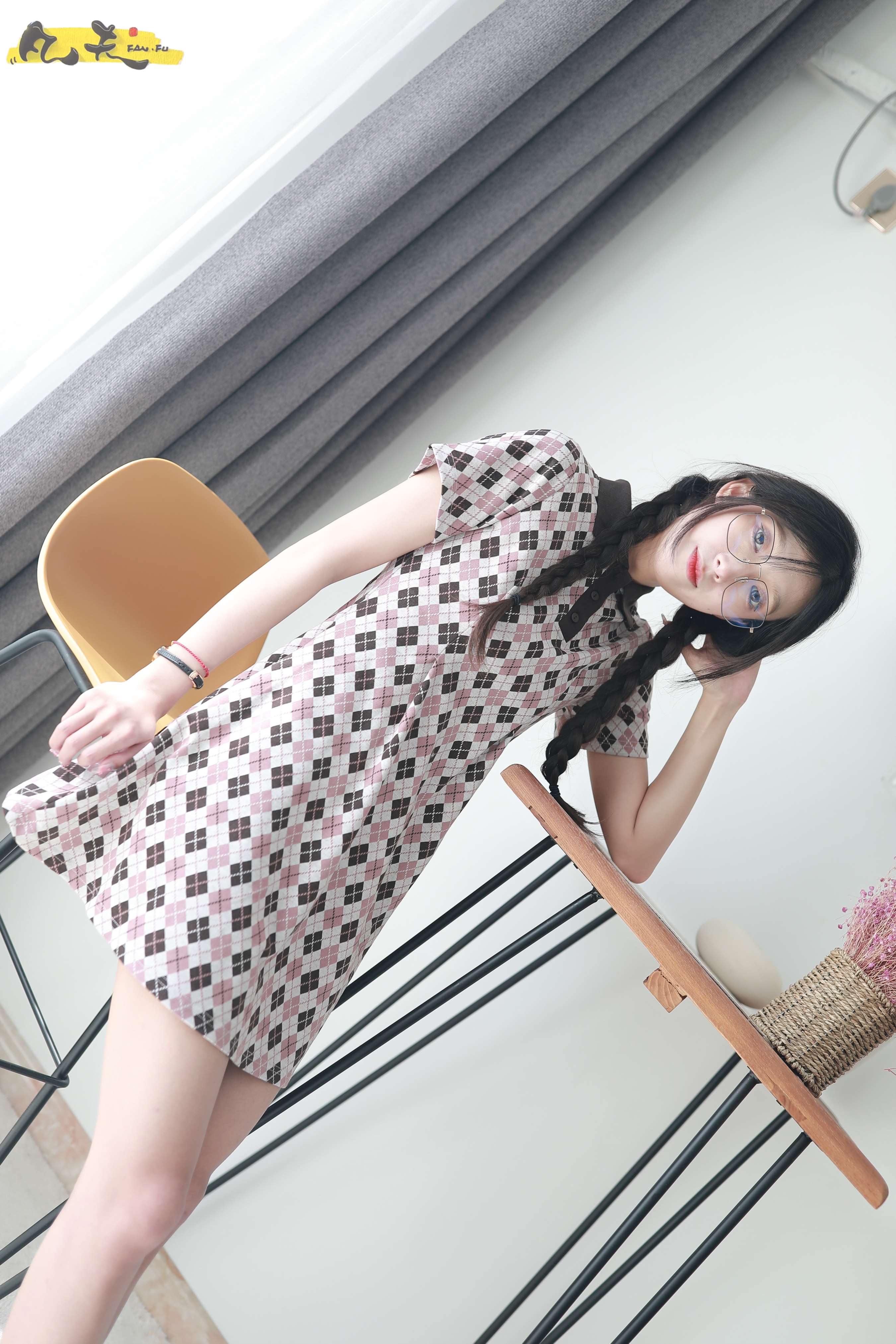 《[寄卖]凡夫摄影 夏妹 板鞋白棉袜》作品图