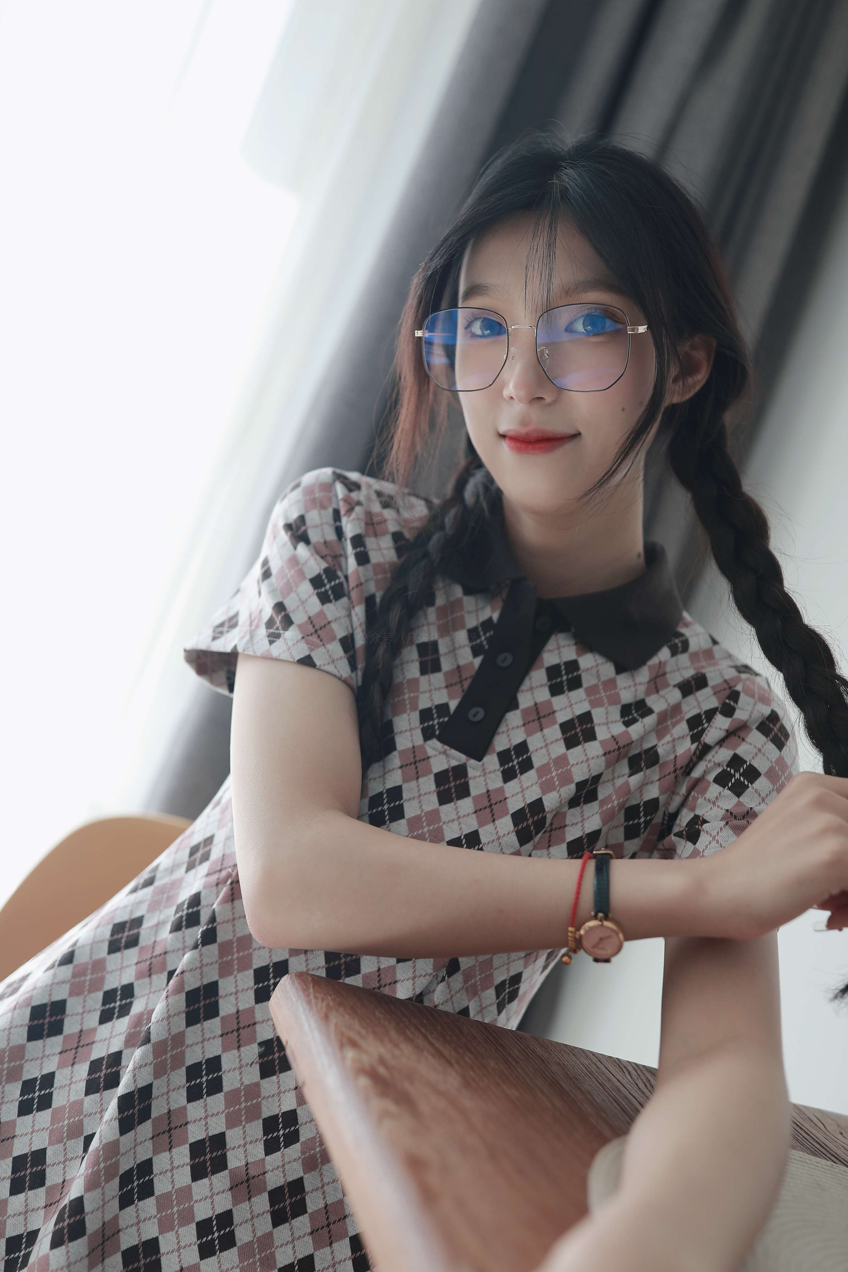 《[寄卖]凡夫摄影 夏妹 板鞋白棉袜》作品图