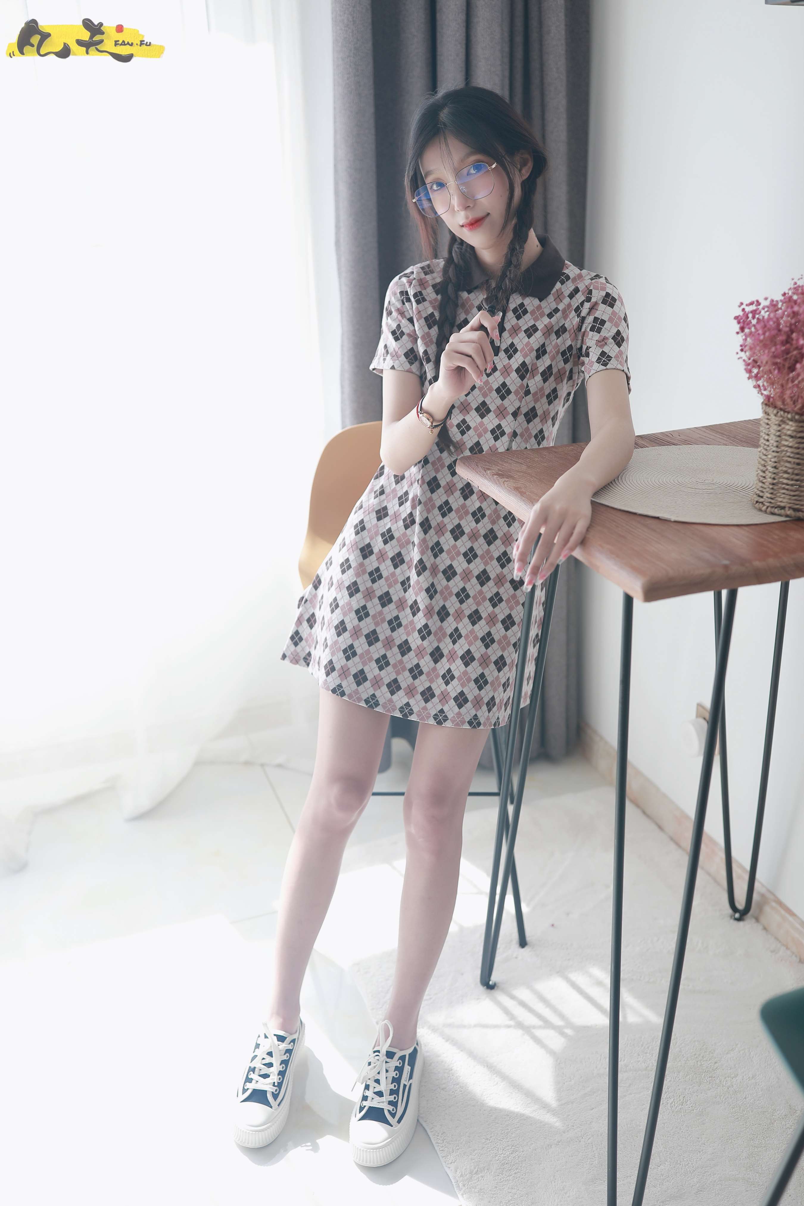 《[寄卖]凡夫摄影 夏妹 板鞋白棉袜》作品图