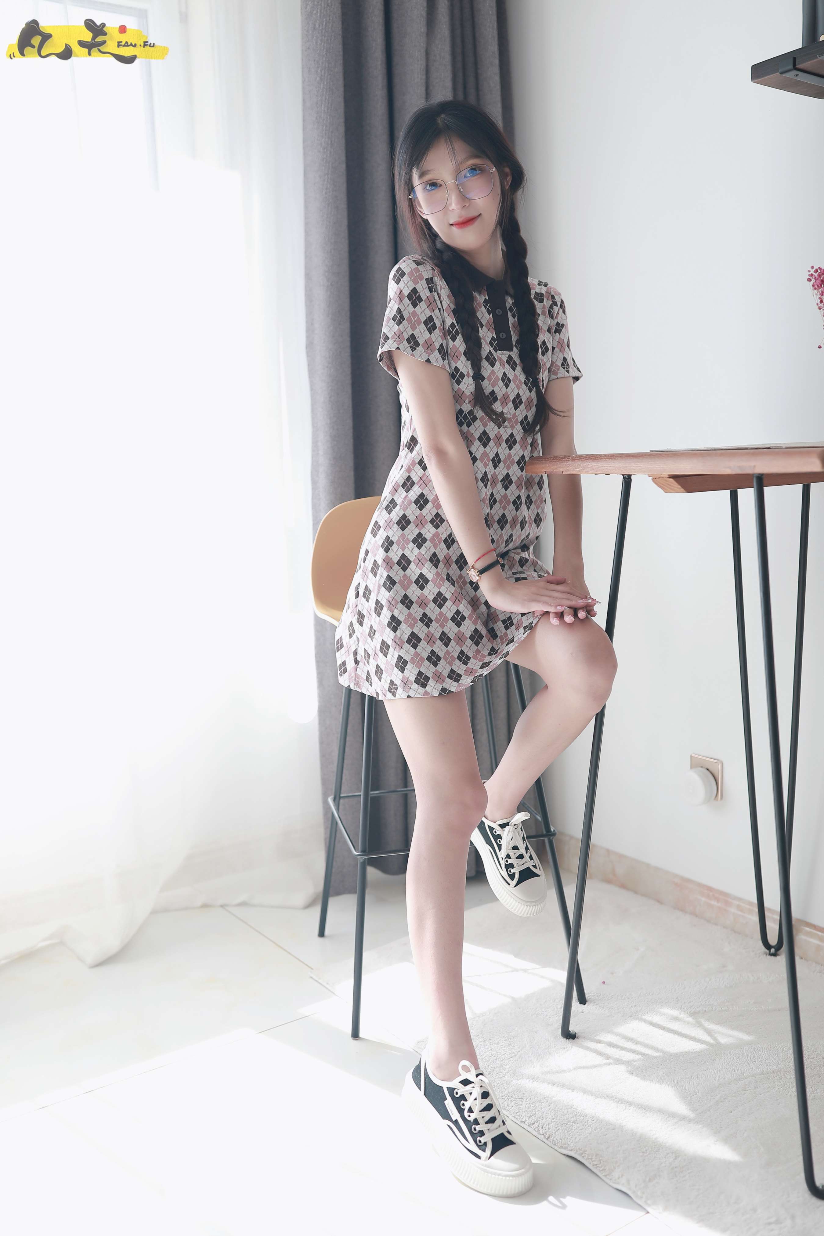 《[寄卖]凡夫摄影 夏妹 板鞋白棉袜》作品图