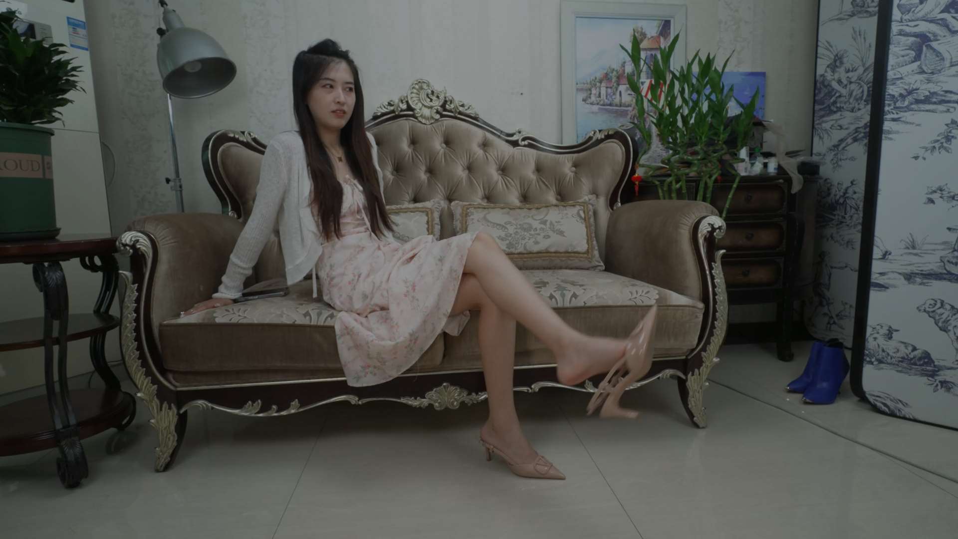 《[寄卖视频]A&F-小雪展示她性感灵活的38欧脚》作品图