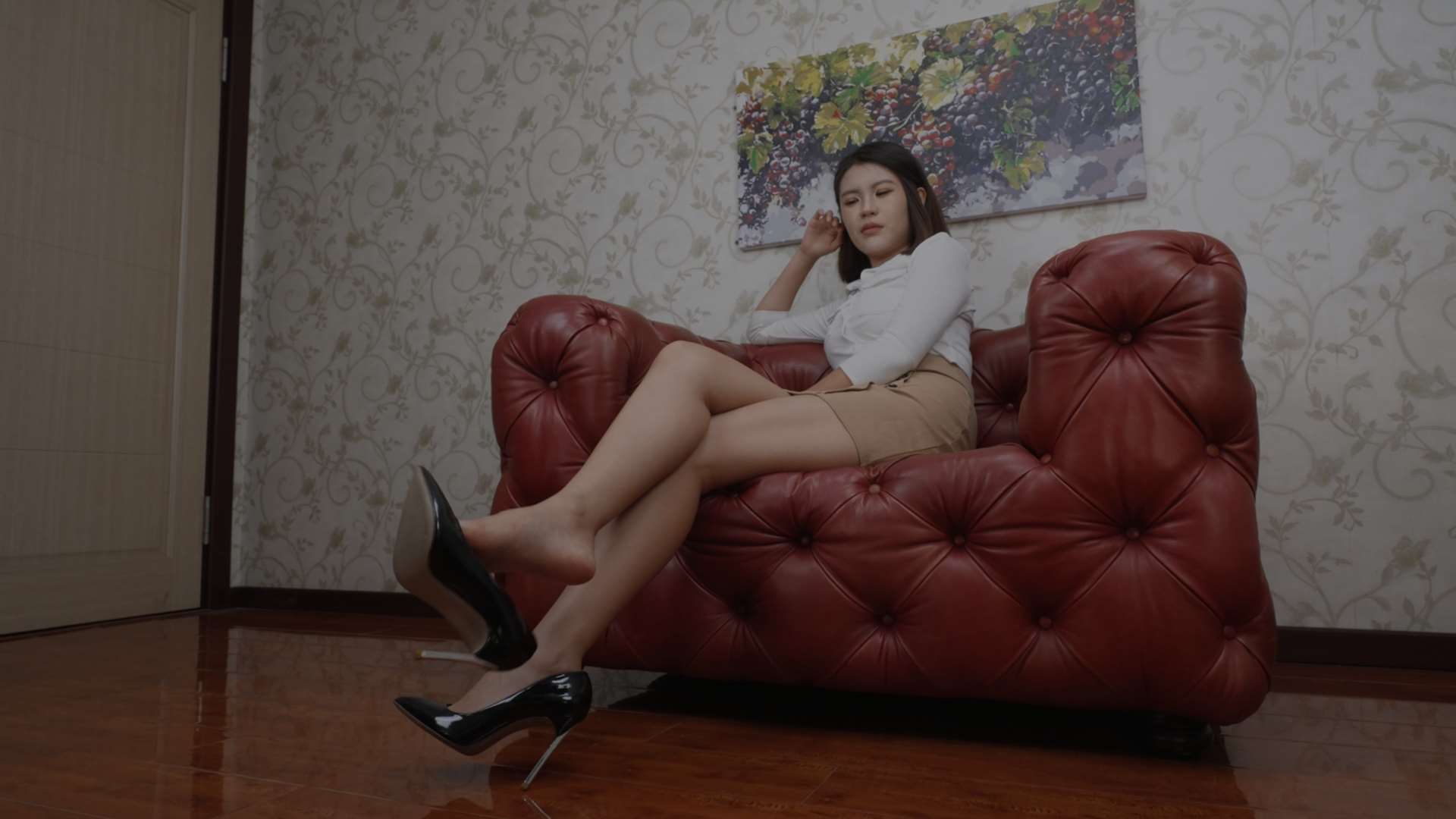 《[寄卖视频]A&F-小娇展示她性感的38欧脚》作品图