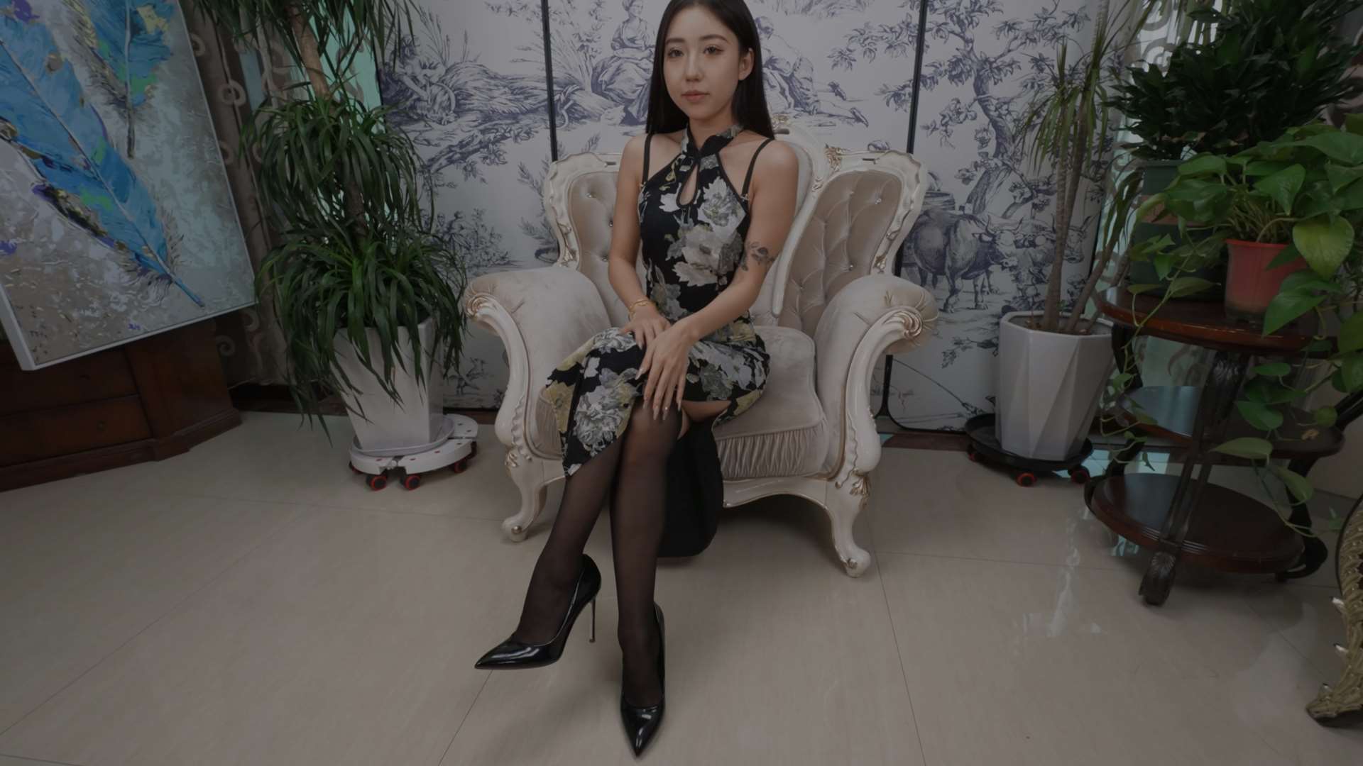 《[寄卖视频]A&F-小丽展示她性感灵活的小脚》作品图