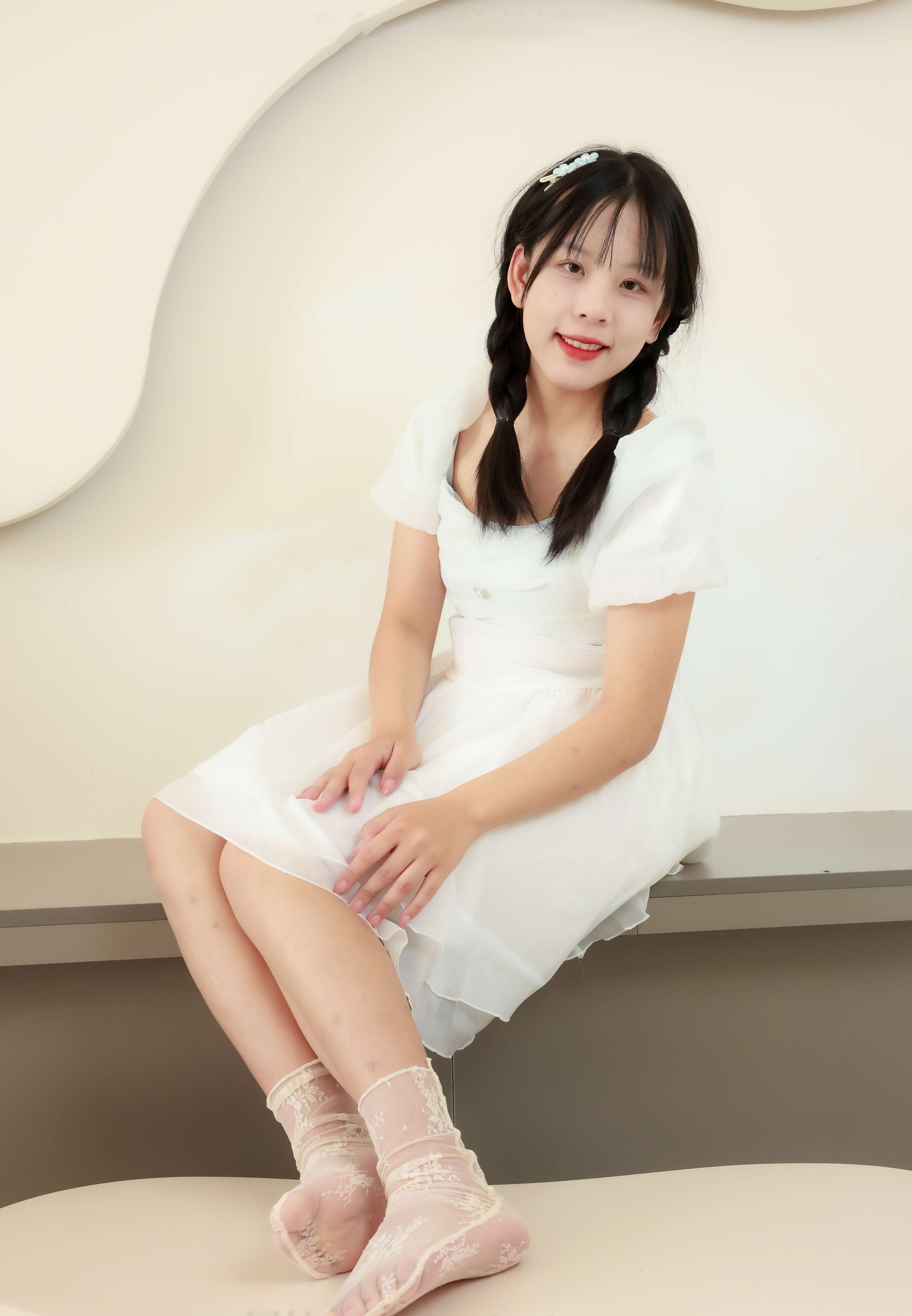 《琳琳白连衣裙の嫩足》作品图