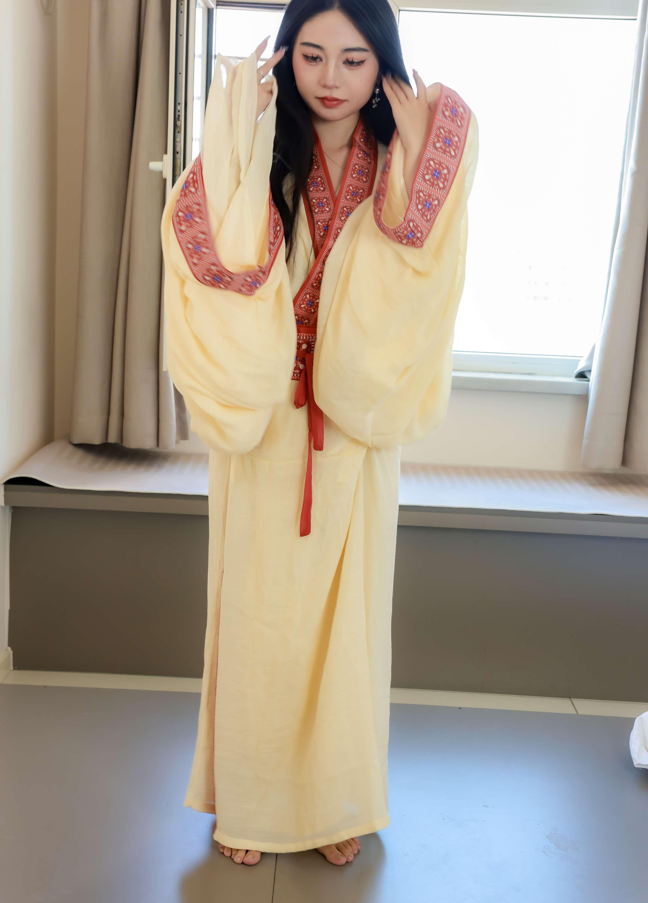 《雨薇汉服の肉丝、赤足》作品图