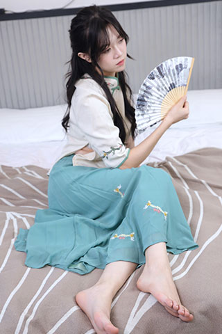 少女汉服棉袜の嫩足