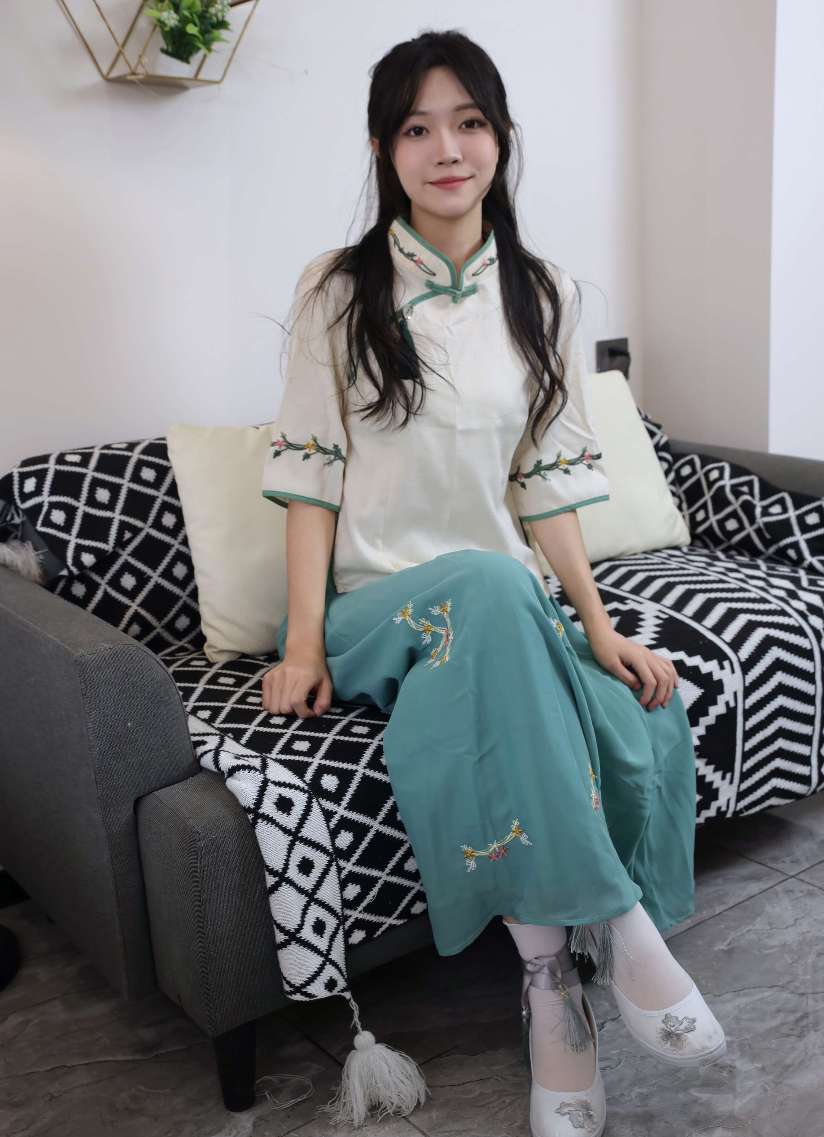 《少女汉服棉袜の嫩足》作品图